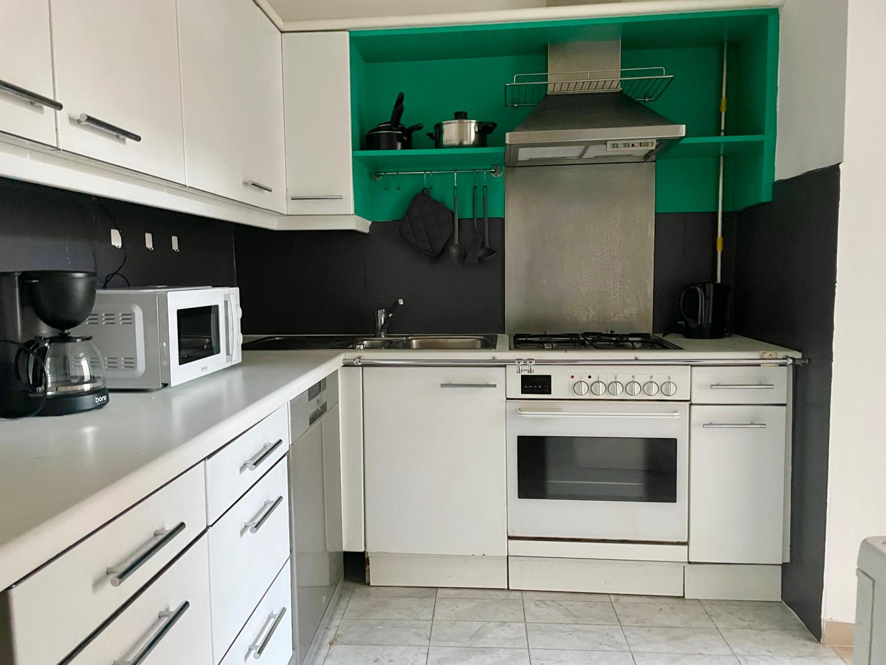 100m2 Flat with Balcony near Mariahilferstrasse - Free Parking