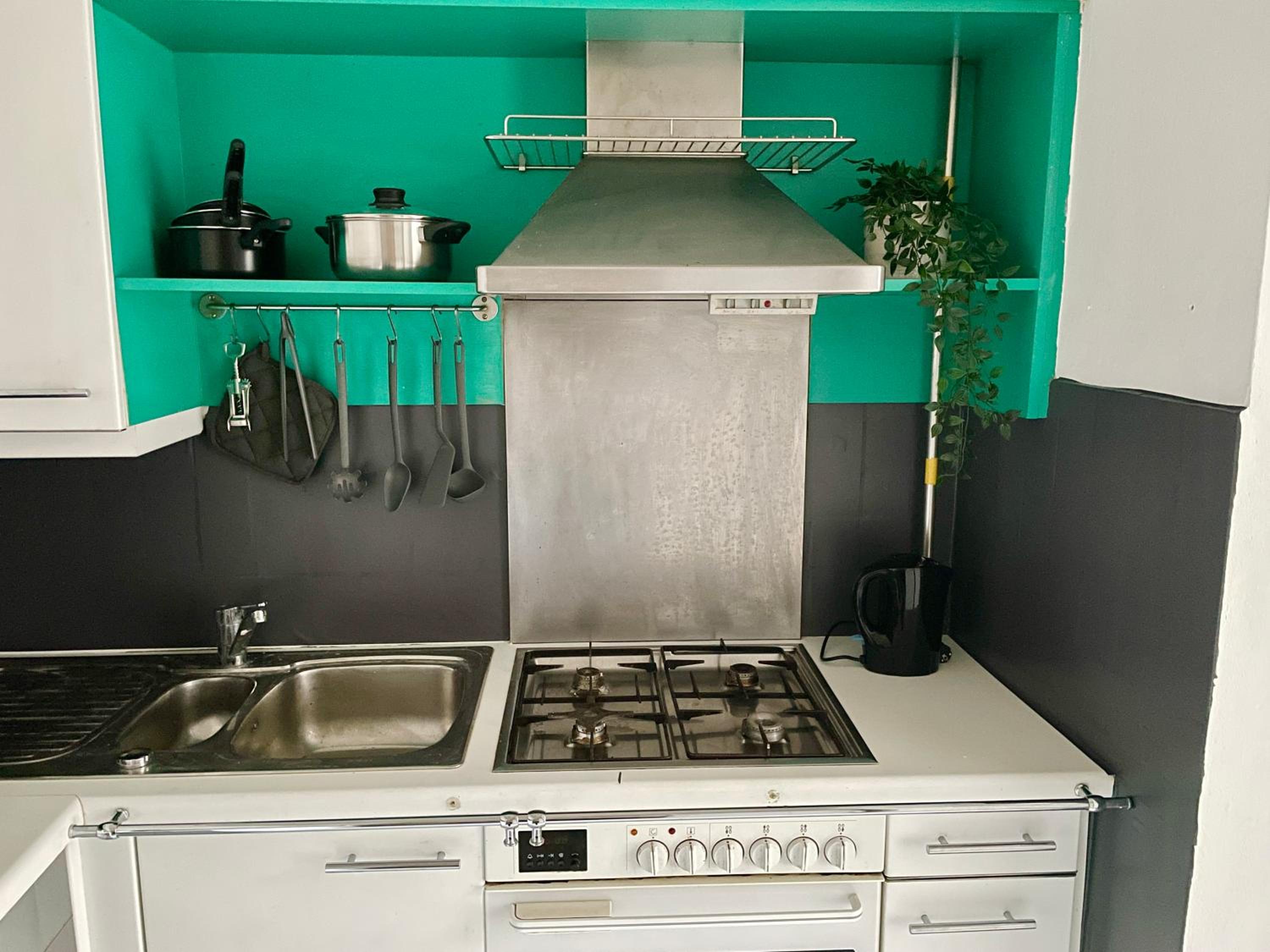 100m2 Flat with Balcony near Mariahilferstrasse - Free Parking