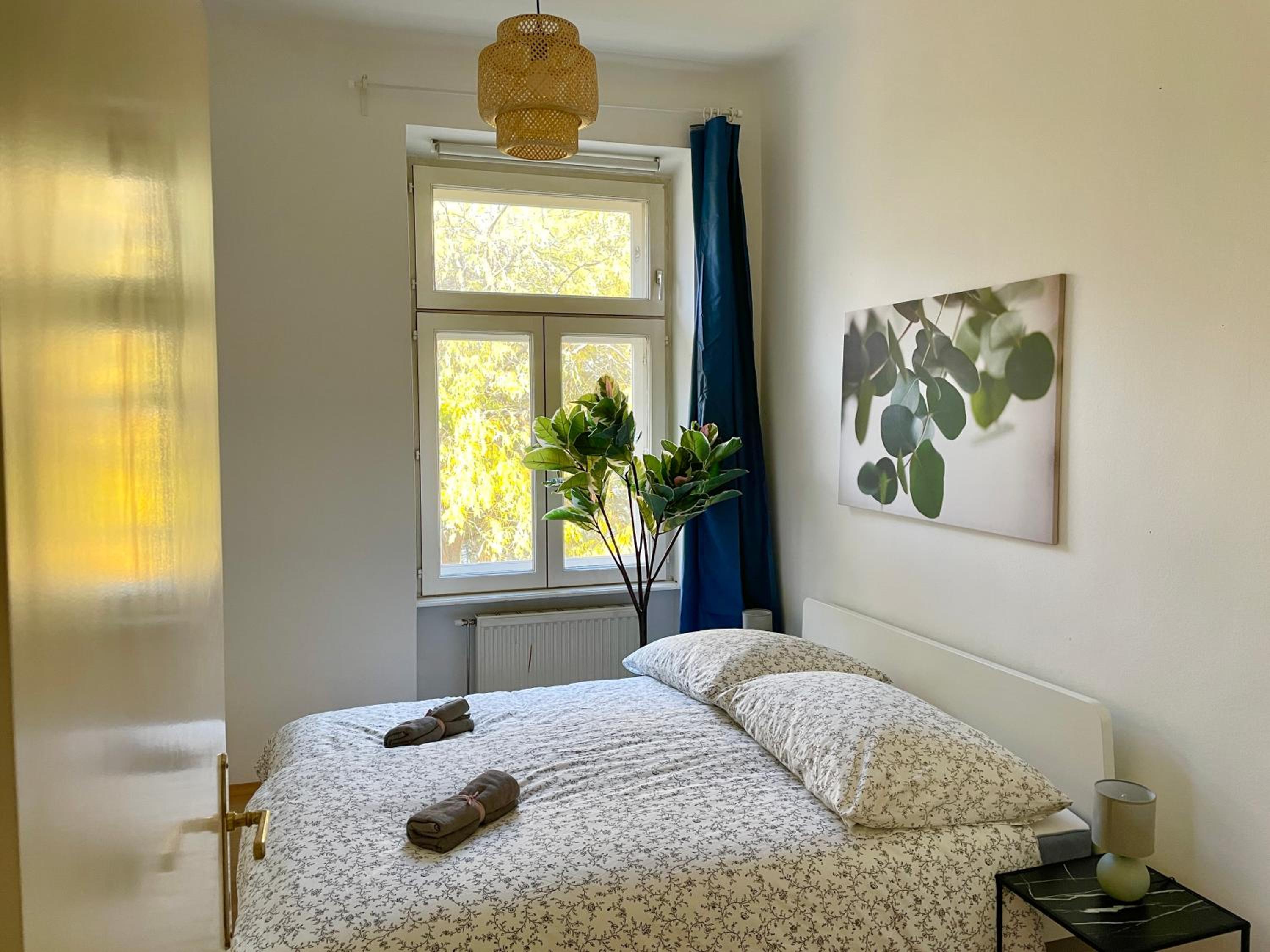 100m2 Flat with Balcony near Mariahilferstrasse - Free Parking