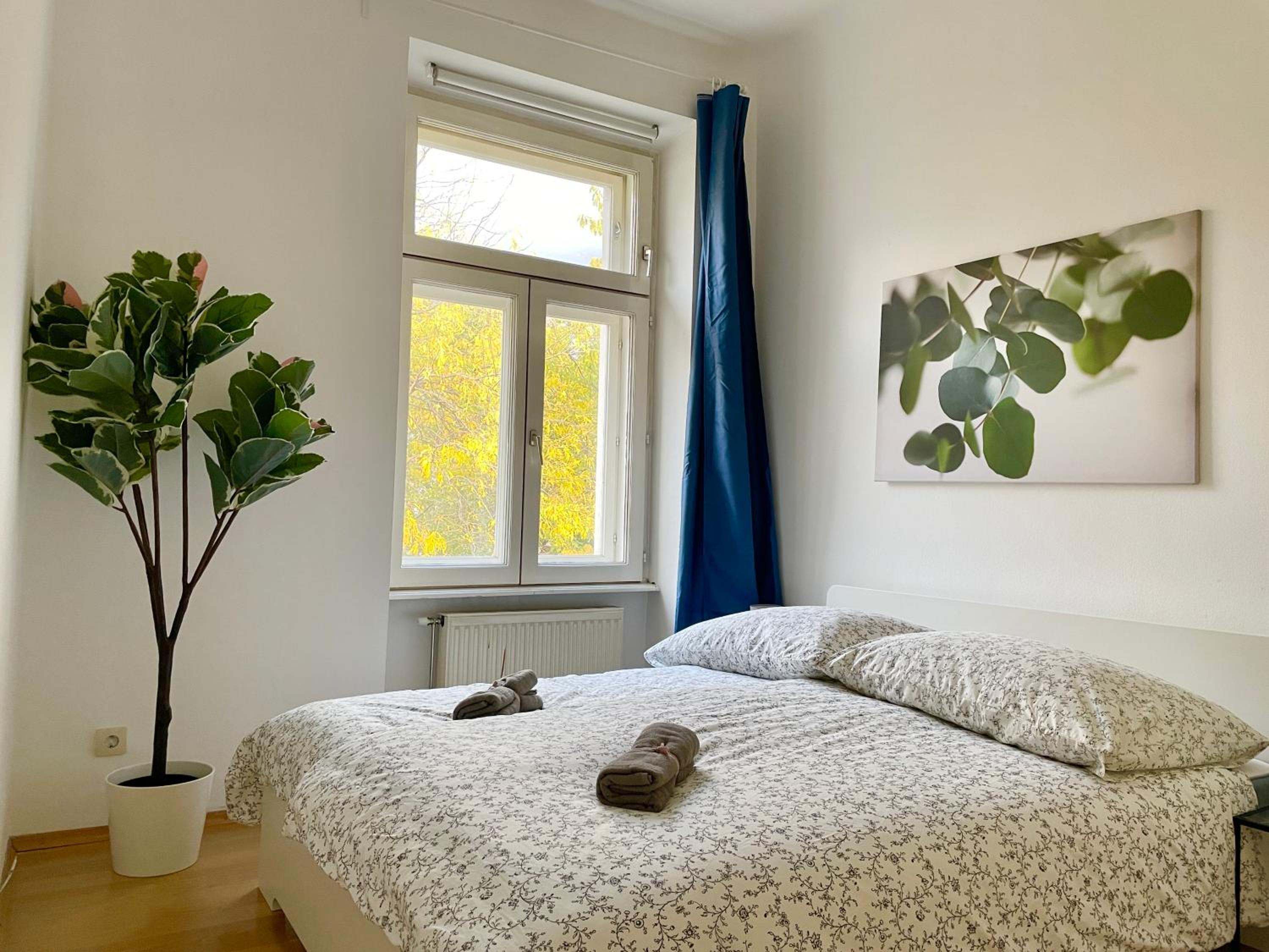 100m2 Flat with Balcony near Mariahilferstrasse - Free Parking