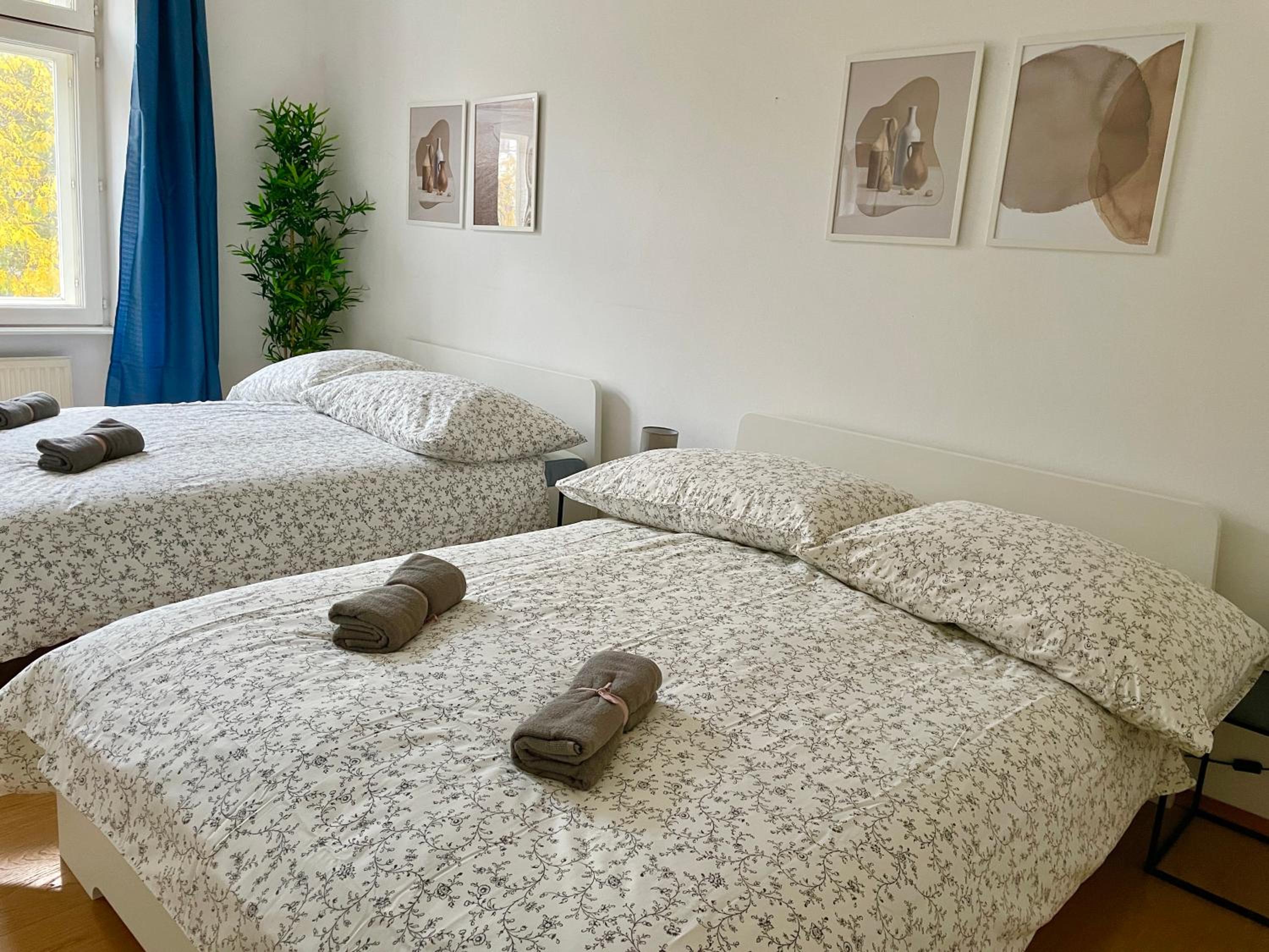 100m2 Flat with Balcony near Mariahilferstrasse - Free Parking