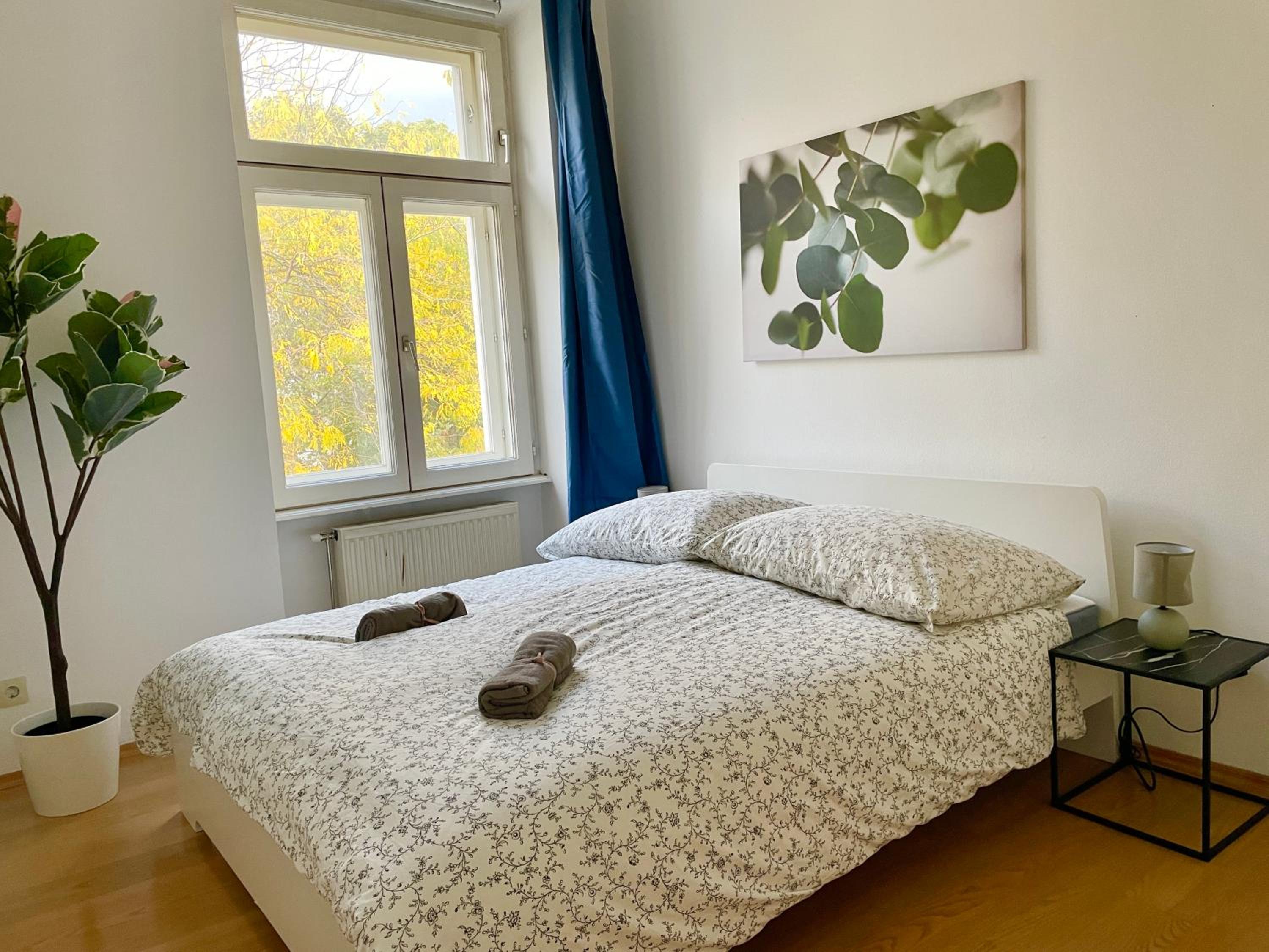 100m2 Flat with Balcony near Mariahilferstrasse - Free Parking