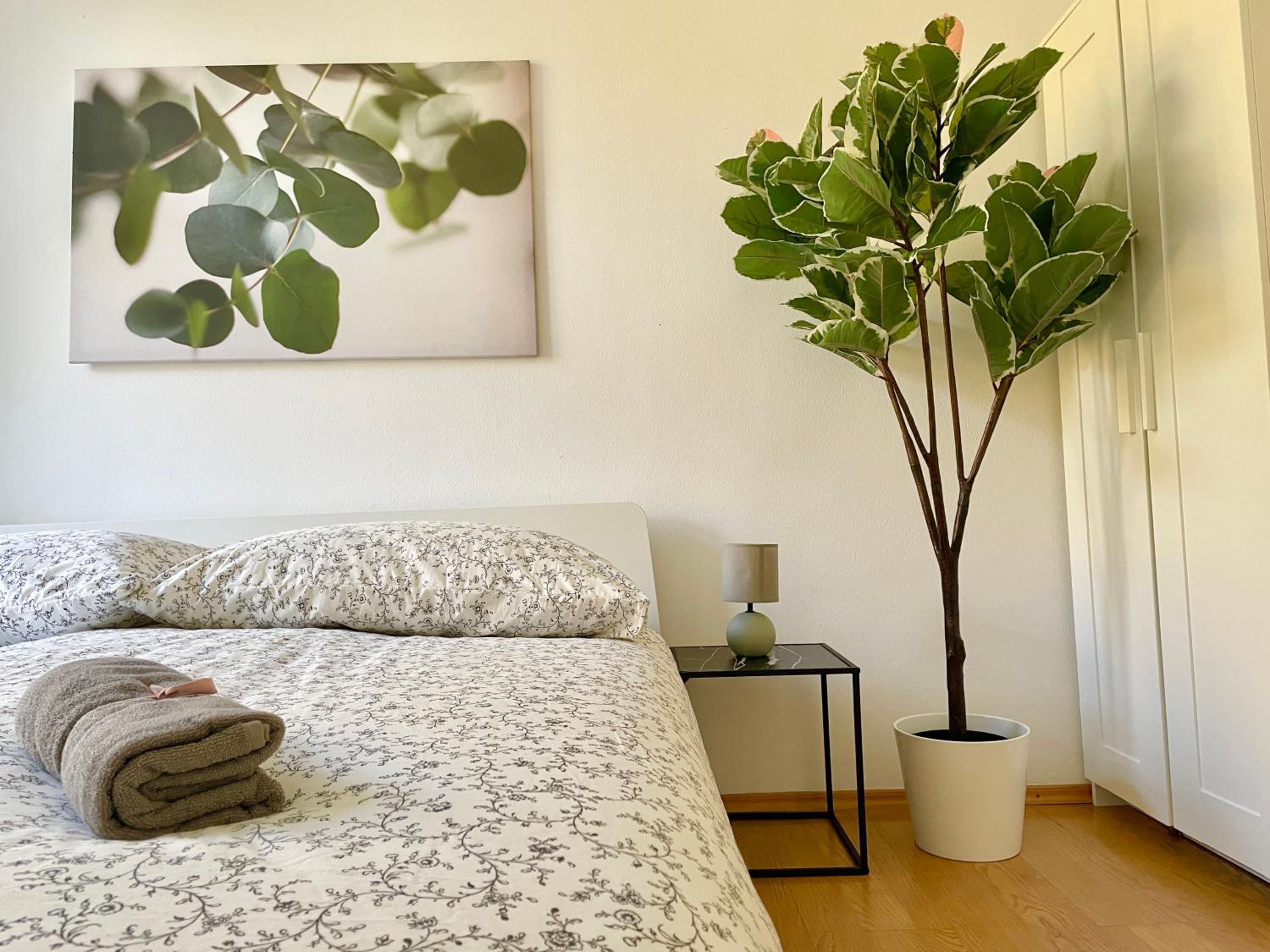100m2 Flat with Balcony near Mariahilferstrasse - Free Parking