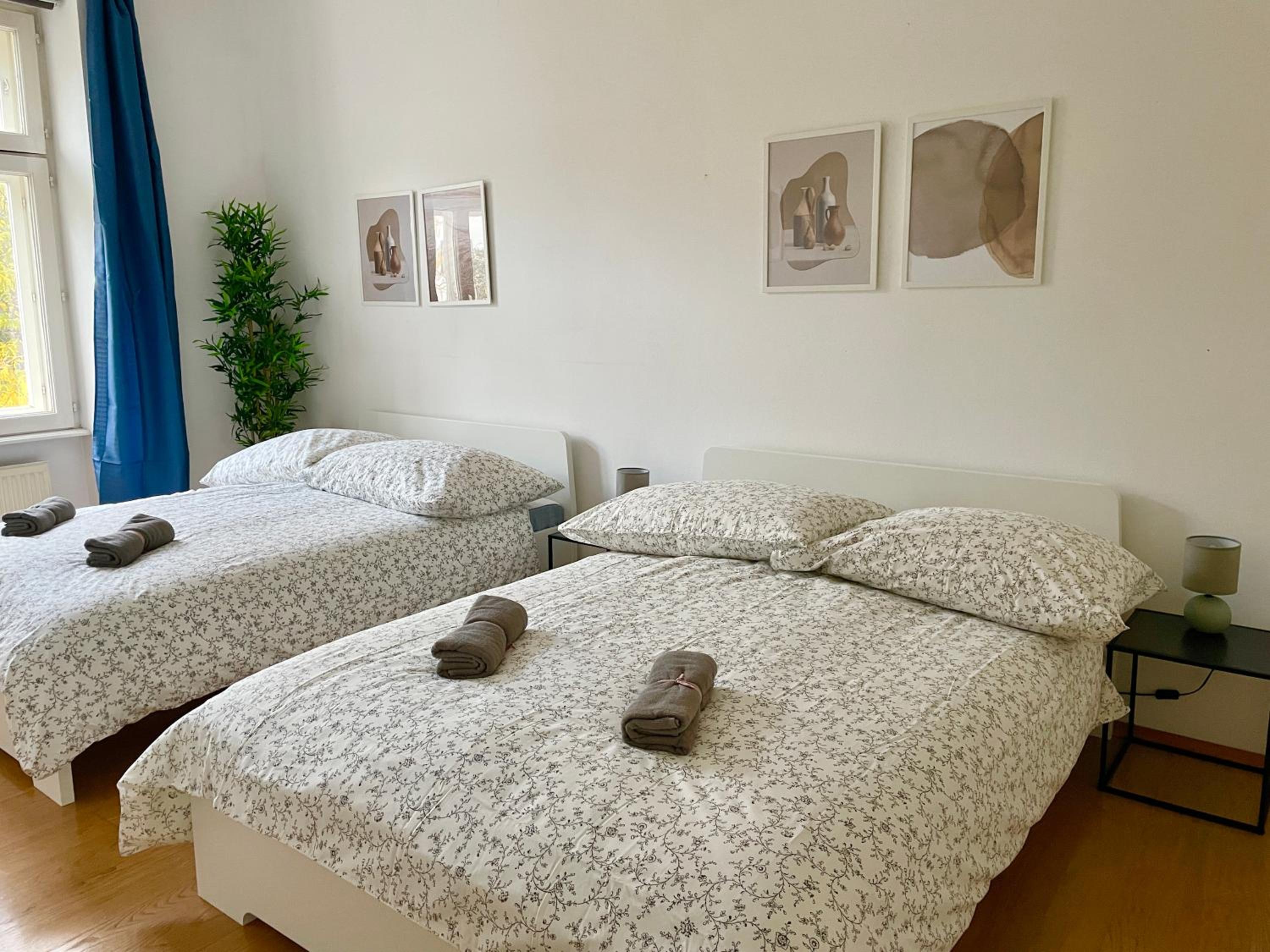 100m2 Flat with Balcony near Mariahilferstrasse - Free Parking