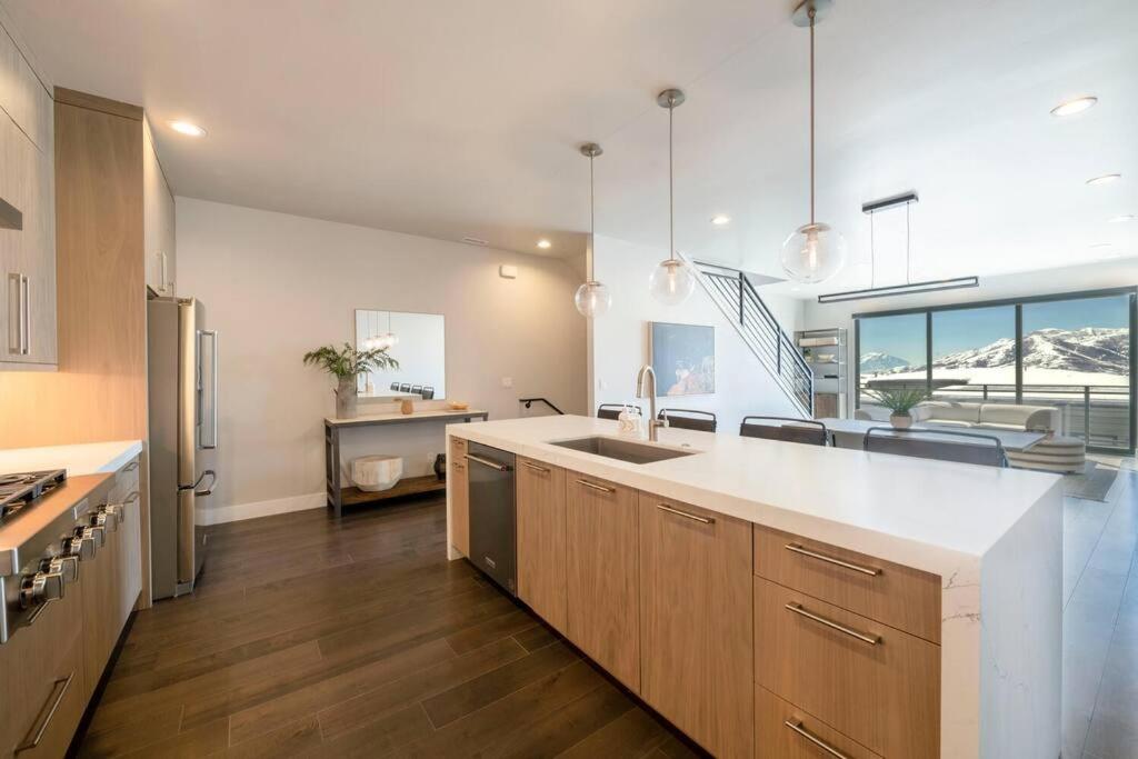 Klaim Towhome view 3
