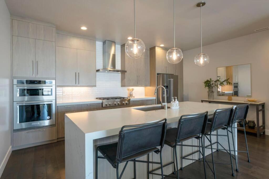 Klaim Towhome view 4