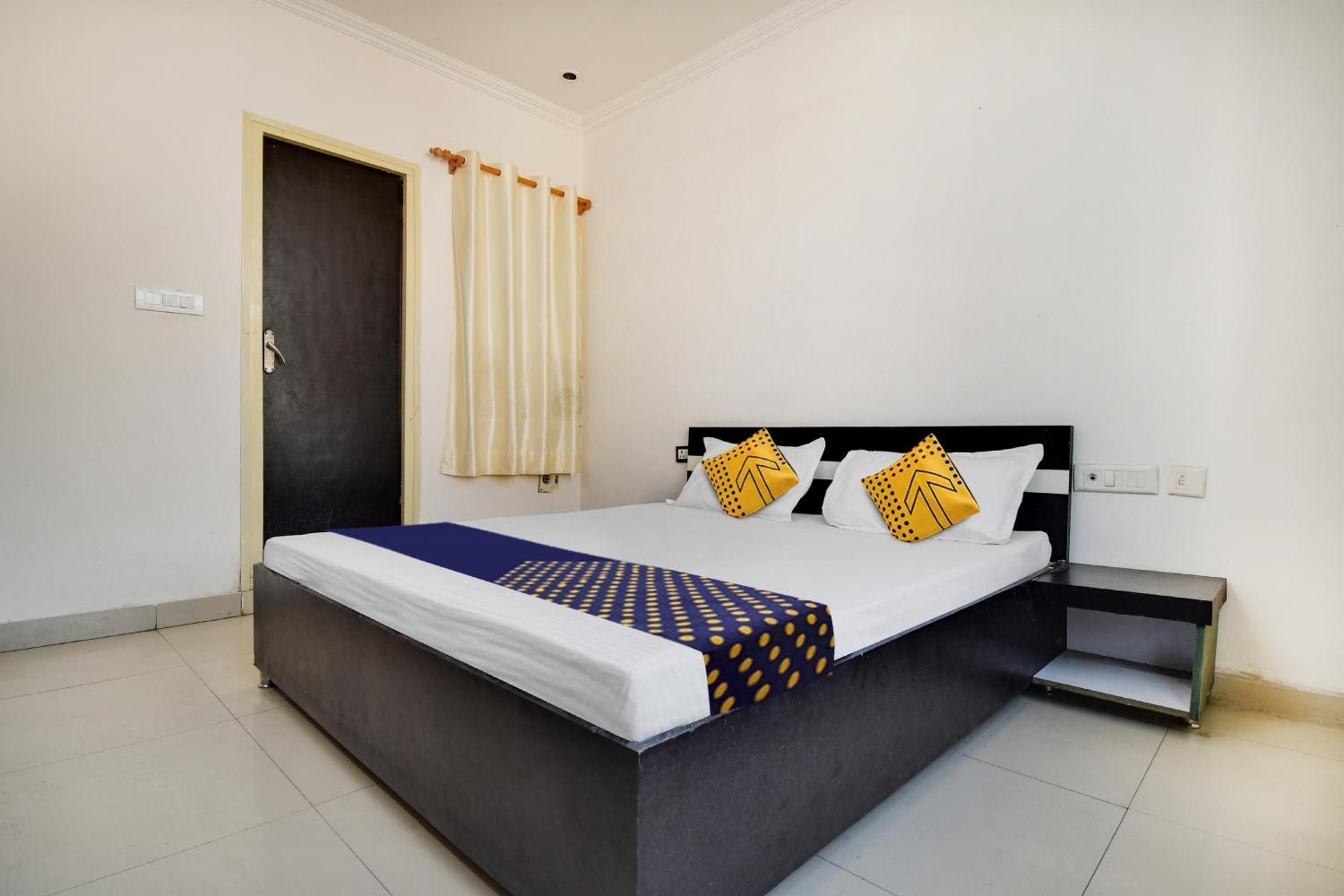 Hotel O Crown Plaza