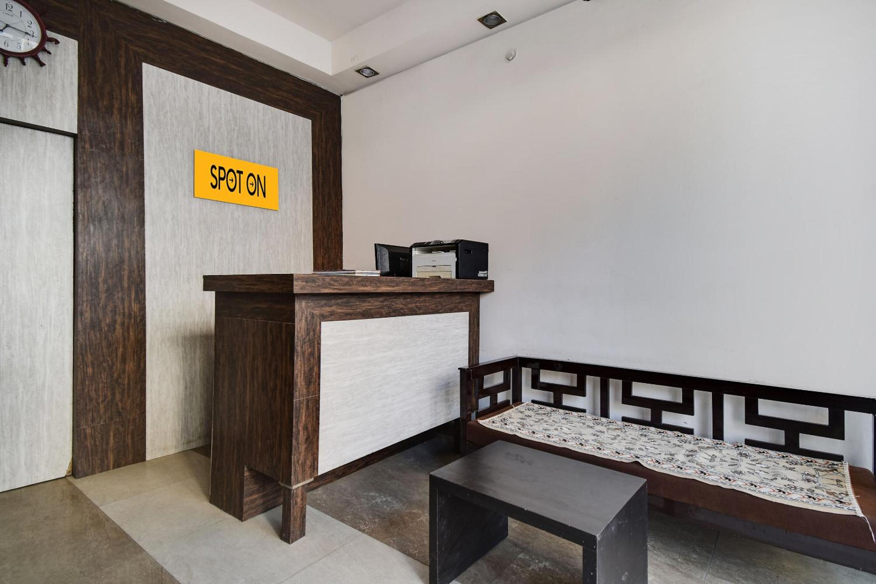 Hotel O Crown Plaza