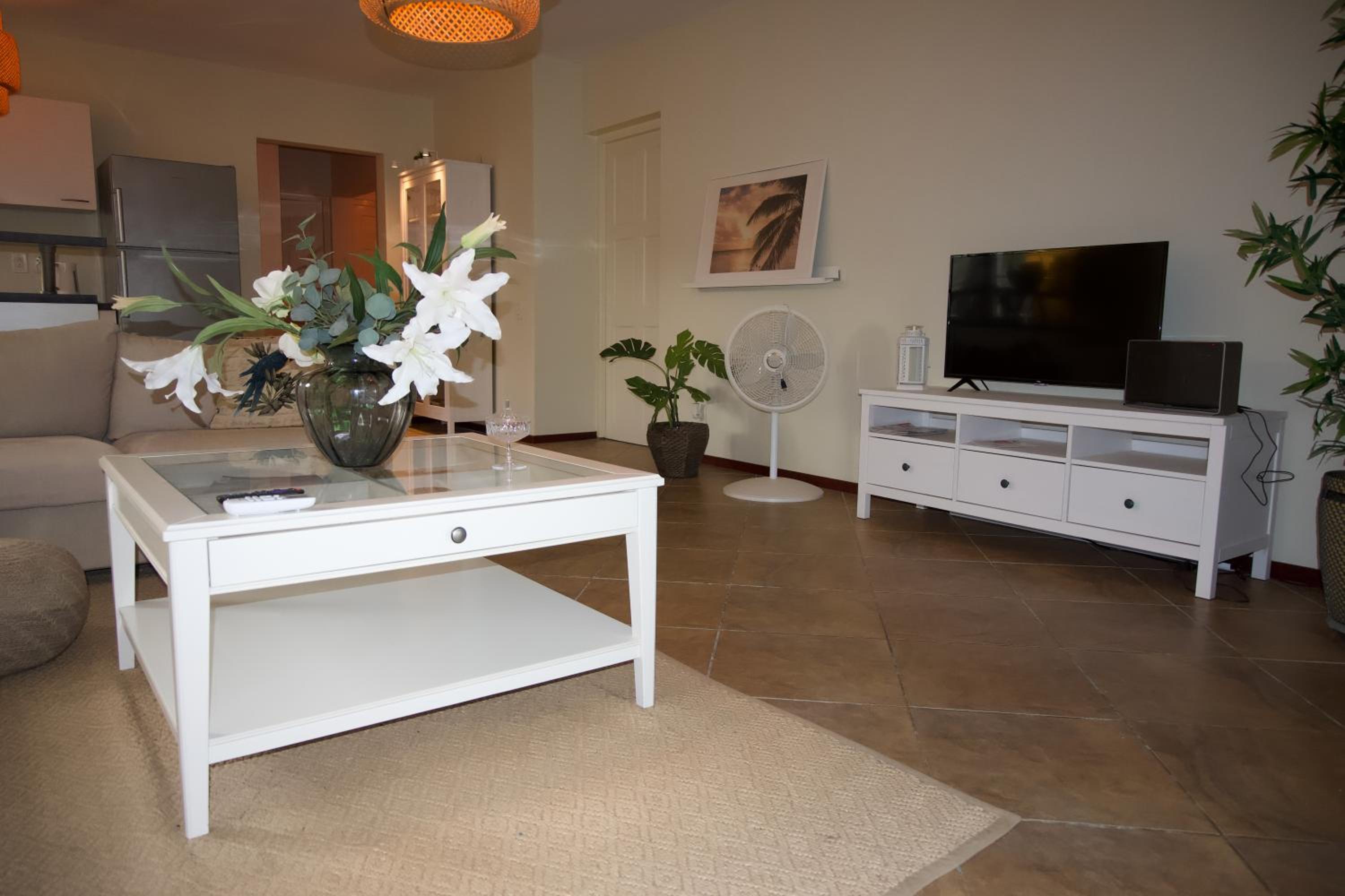 Luxury appt for 6: mesmerizing Spanish water view