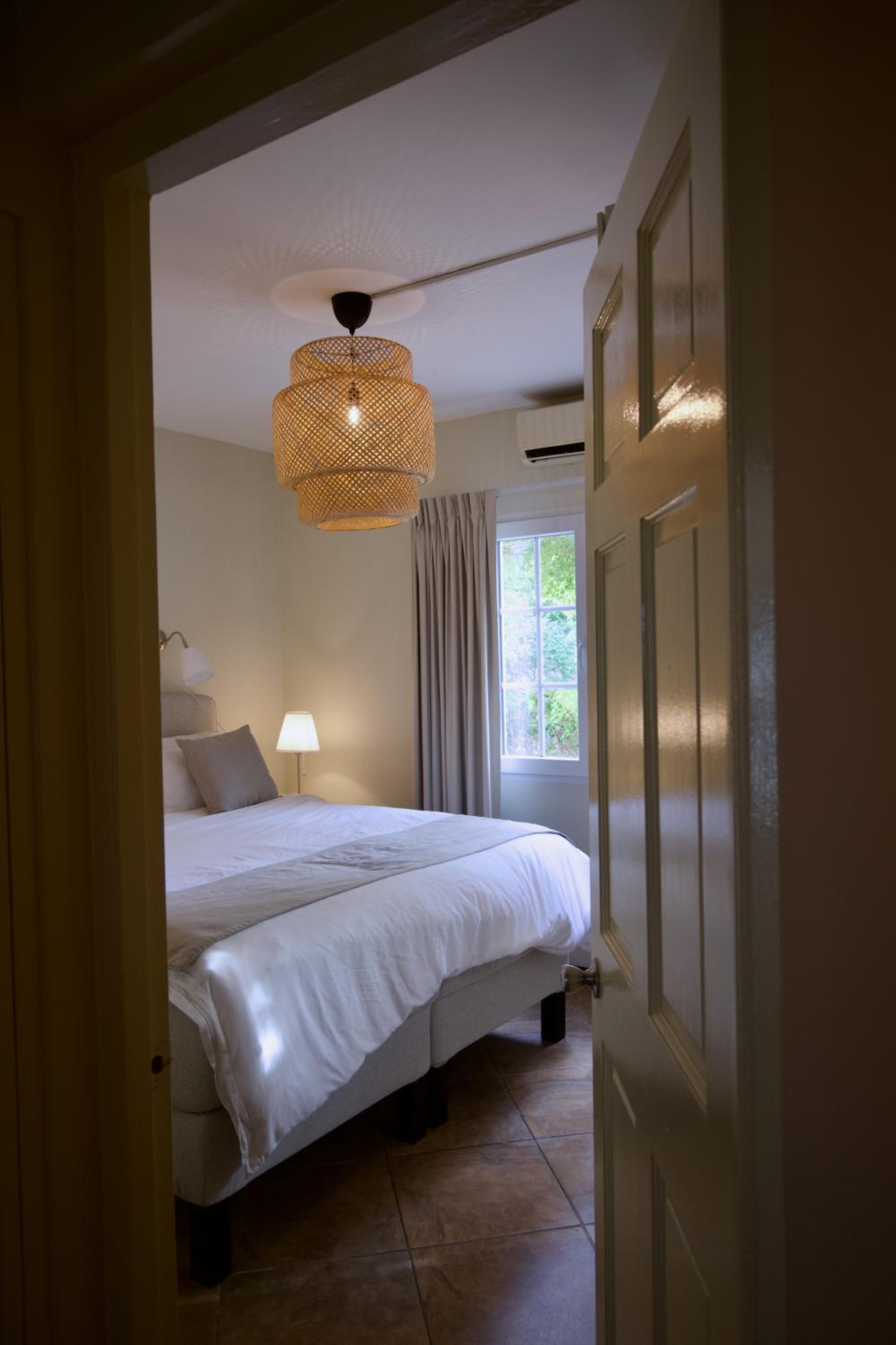 Luxury appt for 6: mesmerizing Spanish water view