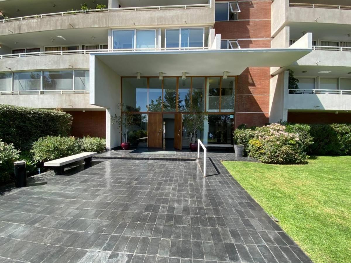 Alto Las Condes - A pasos del Mall - Excelente y cómodo Departamento p/2 personas