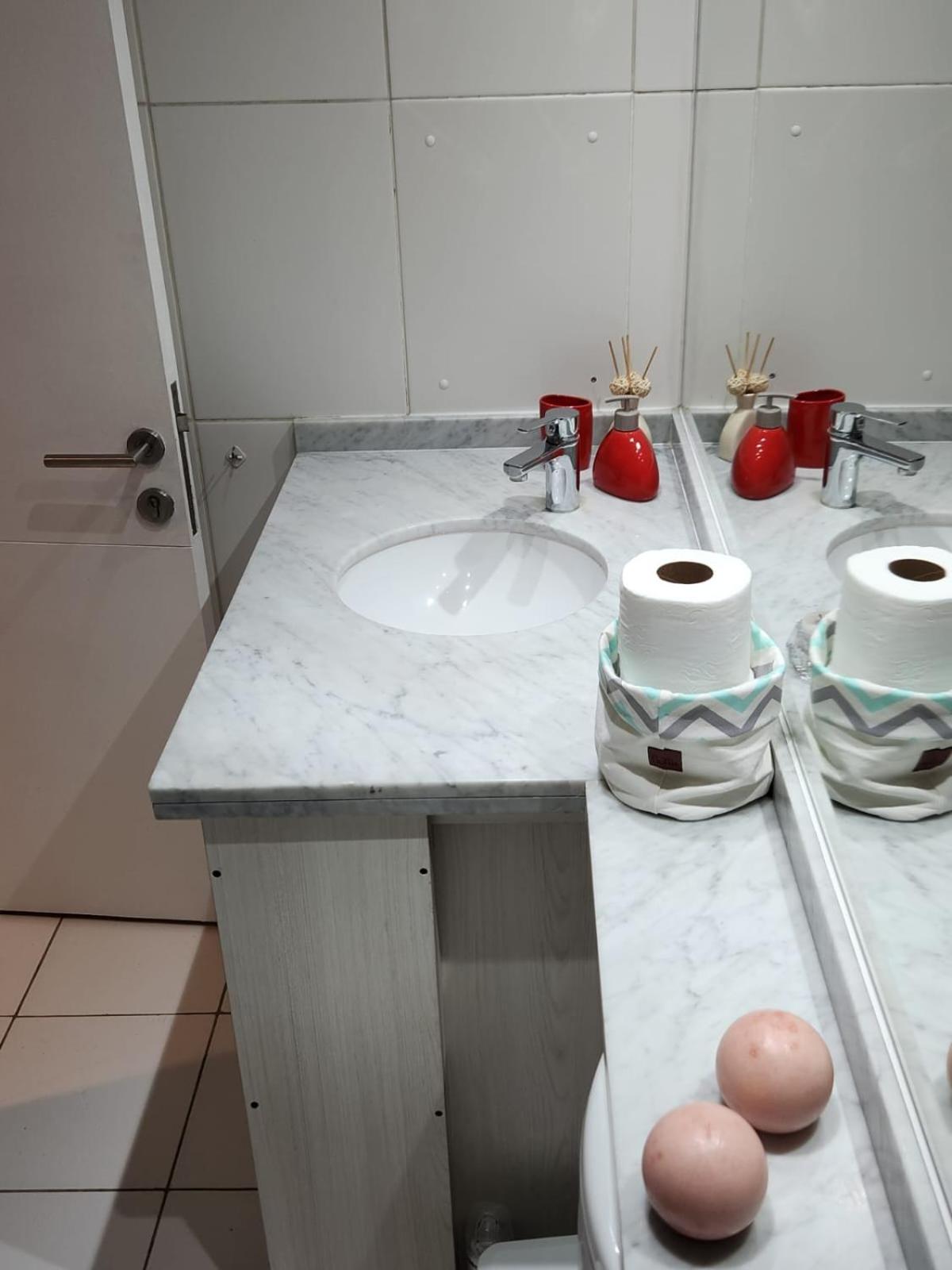 Alto Las Condes - A pasos del Mall - Excelente y cómodo Departamento p/2 personas