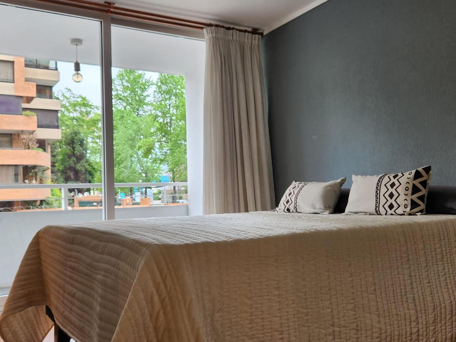 Alto Las Condes - A pasos del Mall - Excelente y cómodo Departamento p/2 personas