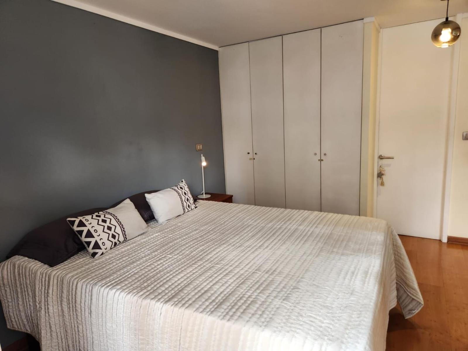 Alto Las Condes - A pasos del Mall - Excelente y cómodo Departamento p/2 personas