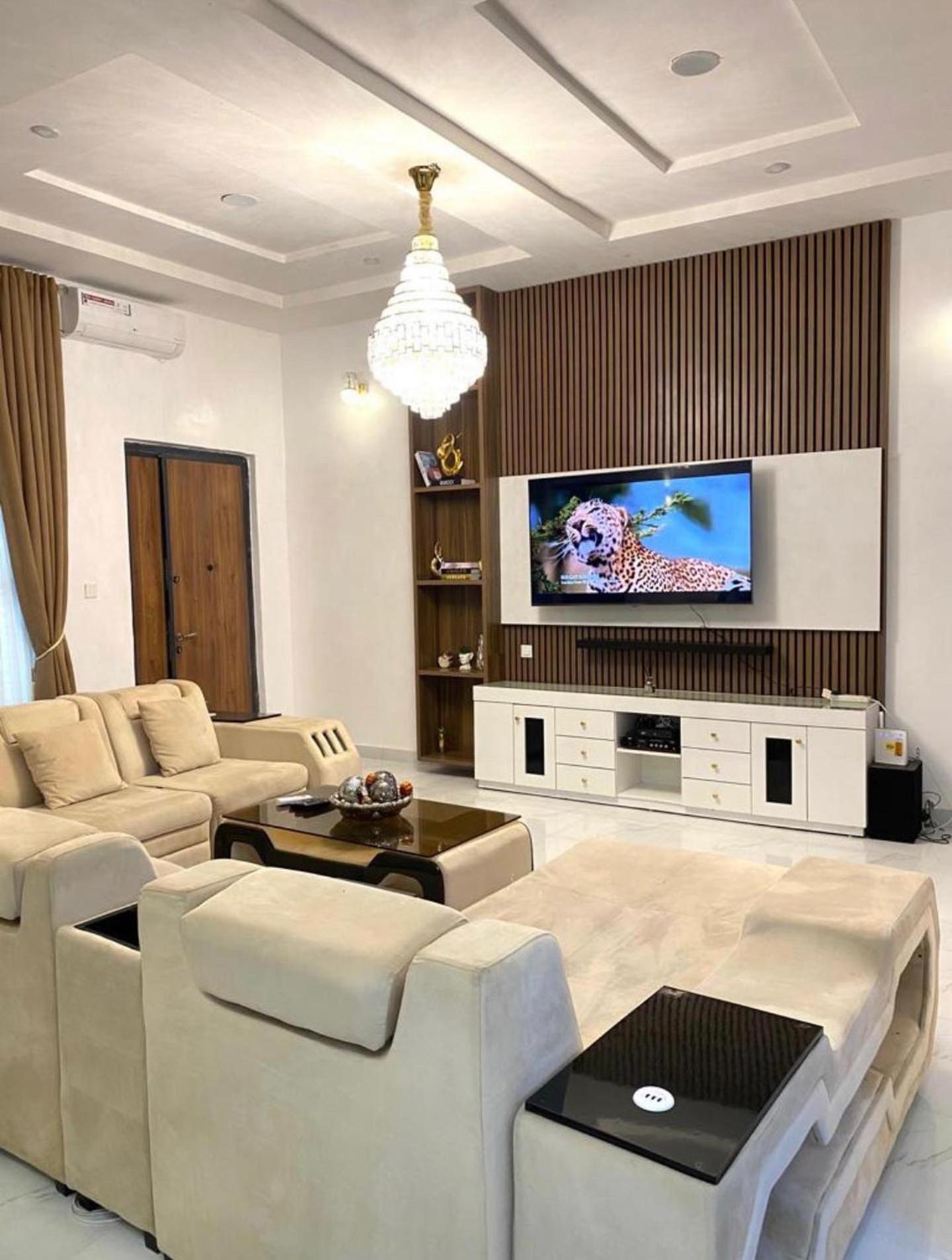 Urban Retreat Luxury Shortlet Apartment Lekki ajah Lagos with pool and gym