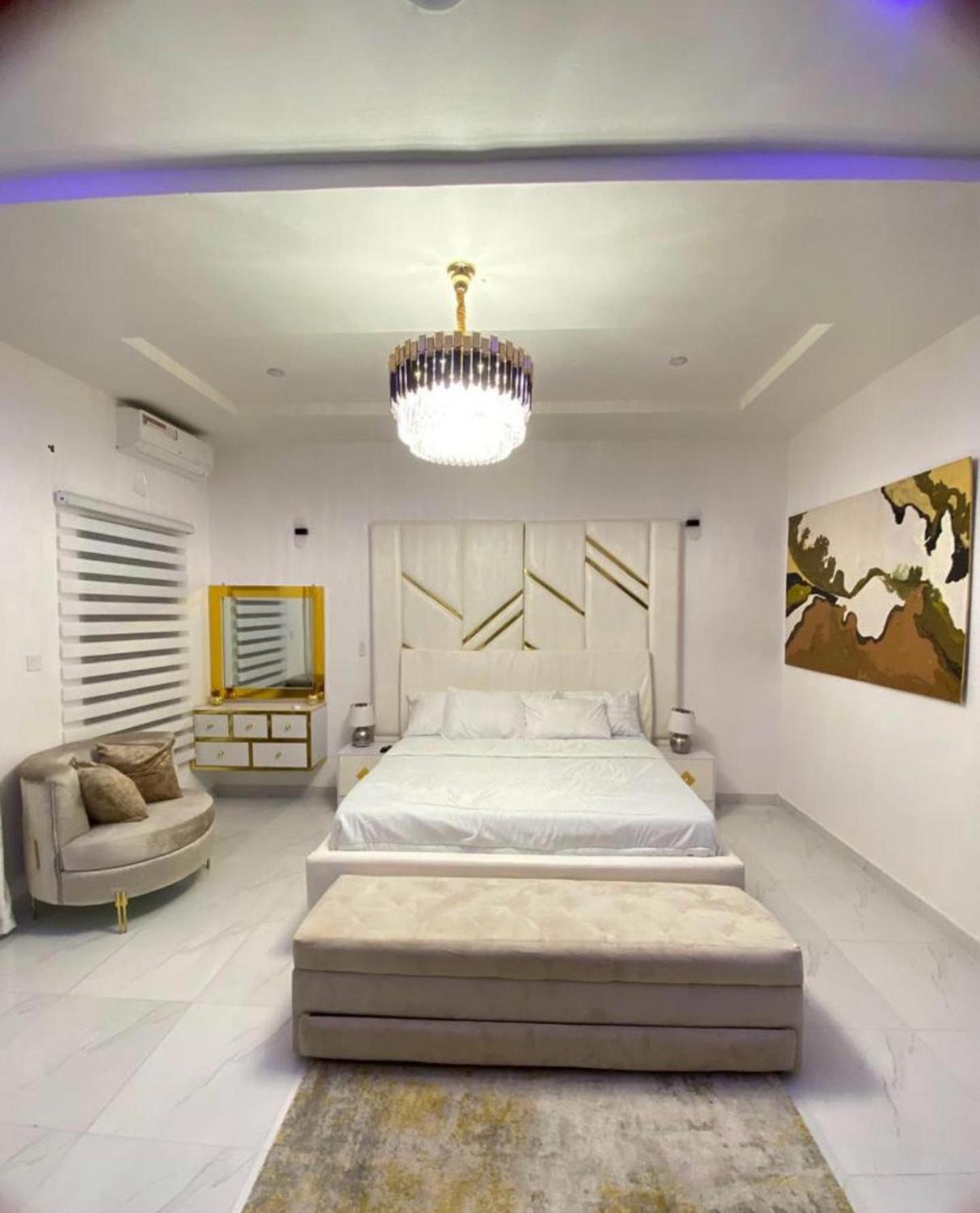 Urban Retreat Luxury Shortlet Apartment Lekki ajah Lagos with pool and gym