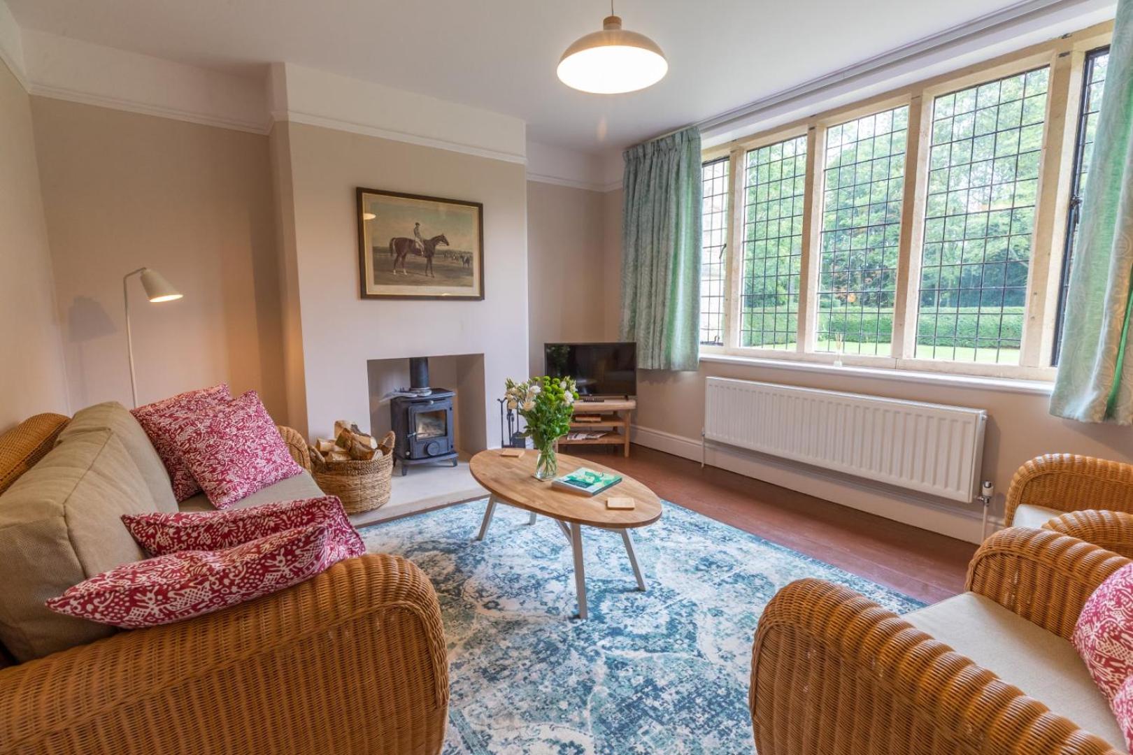 2 The Winnings - Stunning Cottage on a Country Estate
