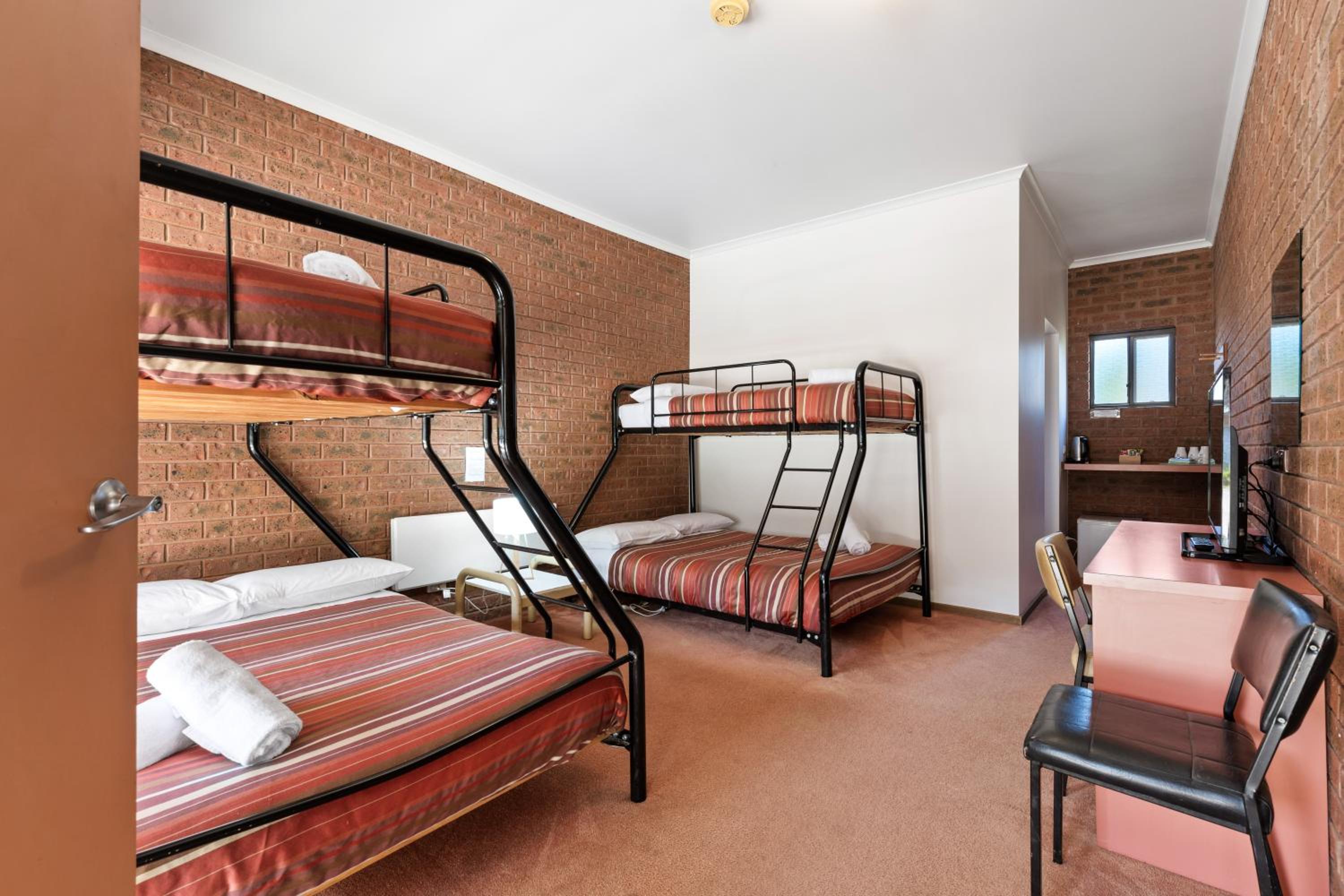 Snowline Motel