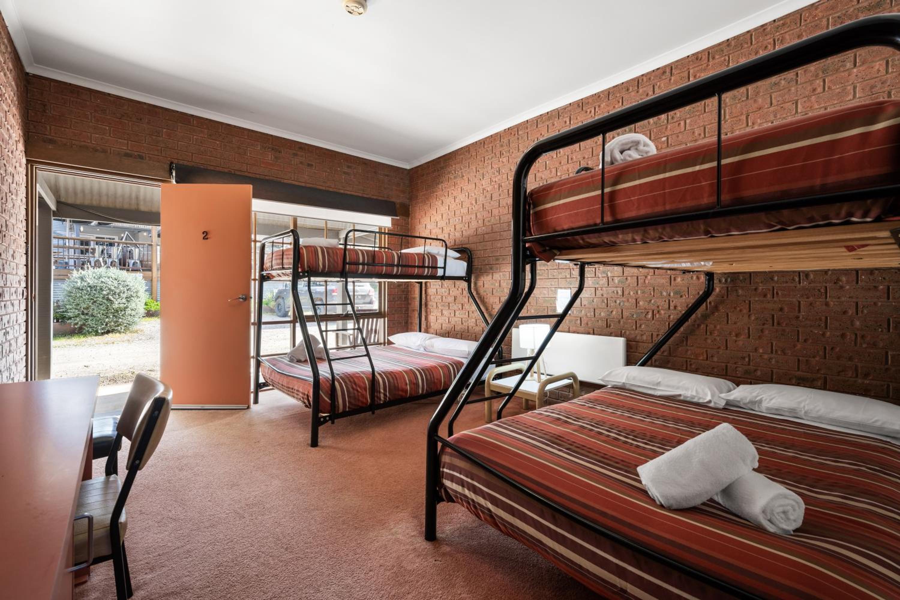 Snowline Motel