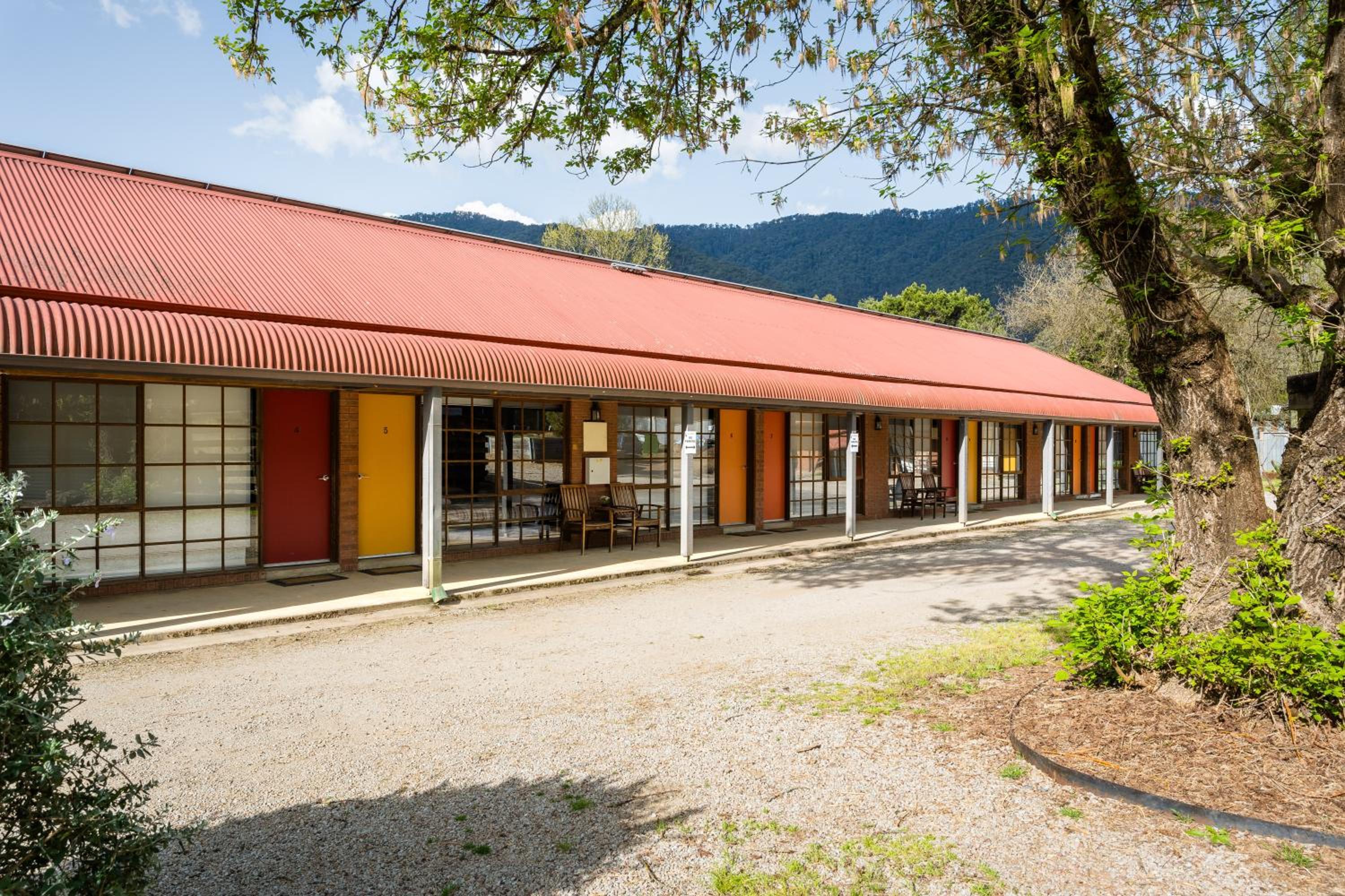 Snowline Motel