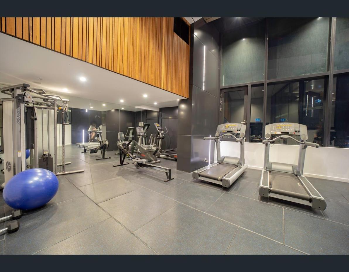 2 Bed 2 Bath Apartment in CBD with car park