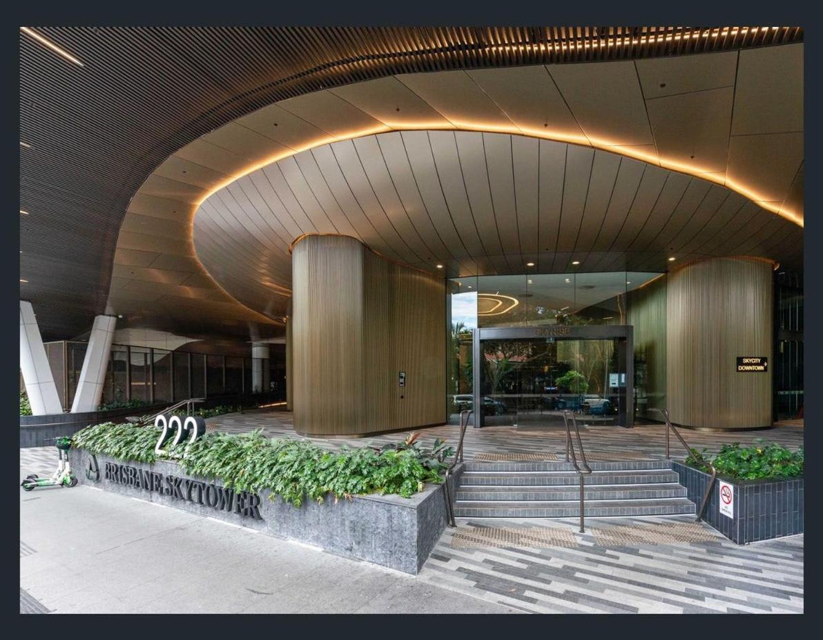 2 Bed 2 Bath Apartment in CBD with car park