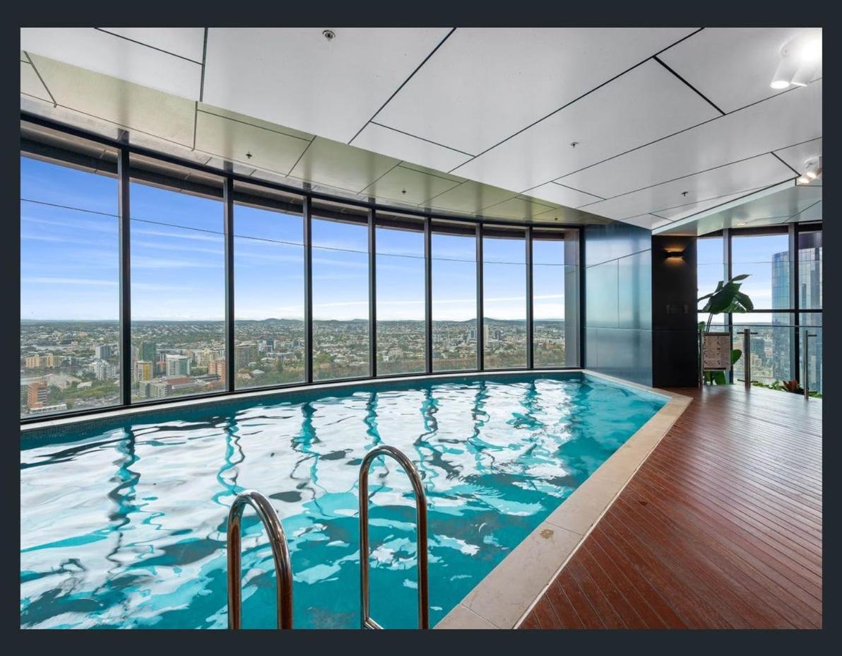 2 Bed 2 Bath Apartment in CBD with car park