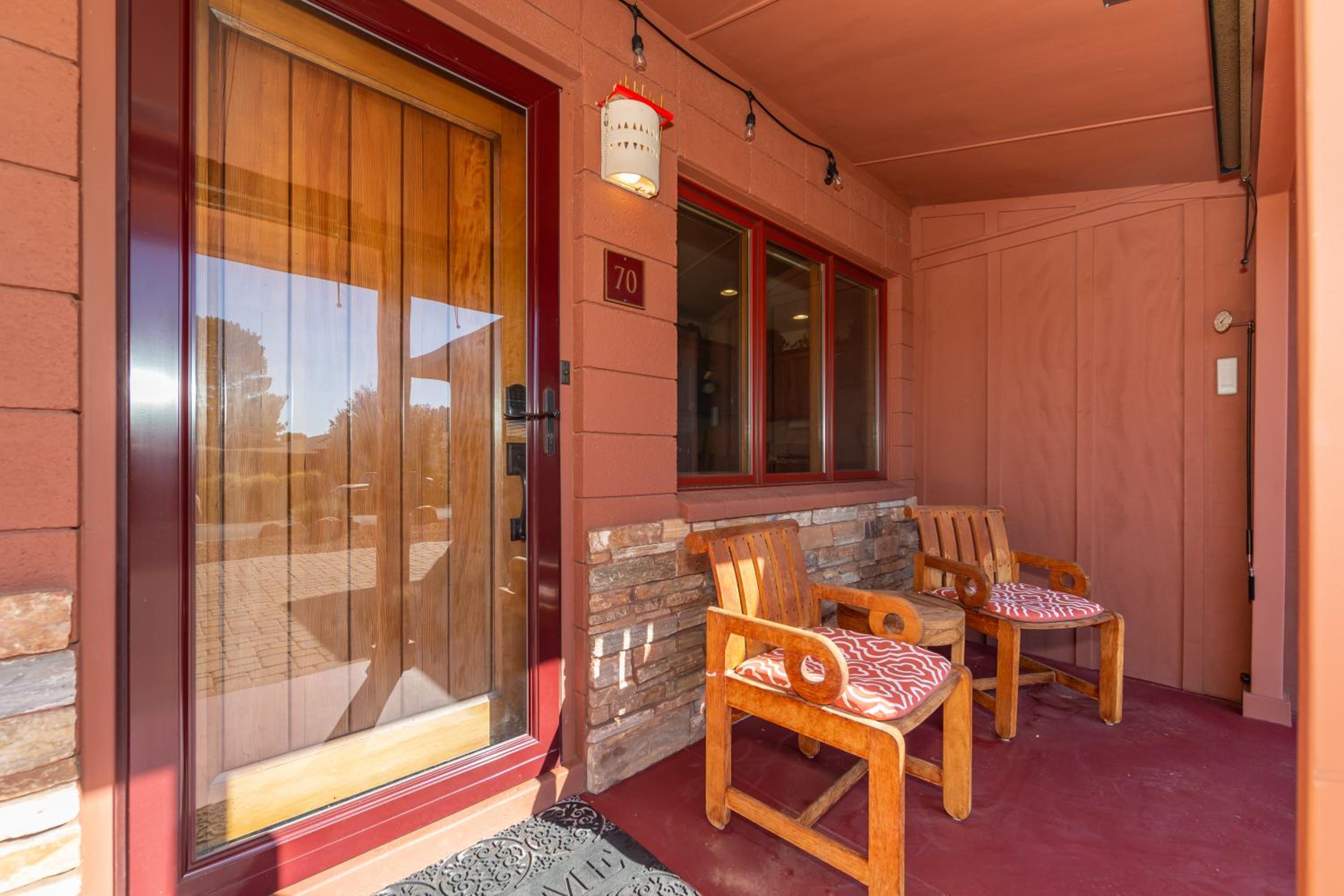 Spectacular House with 2 Master Suites in Sedona's High End Subdivision Living! view 4