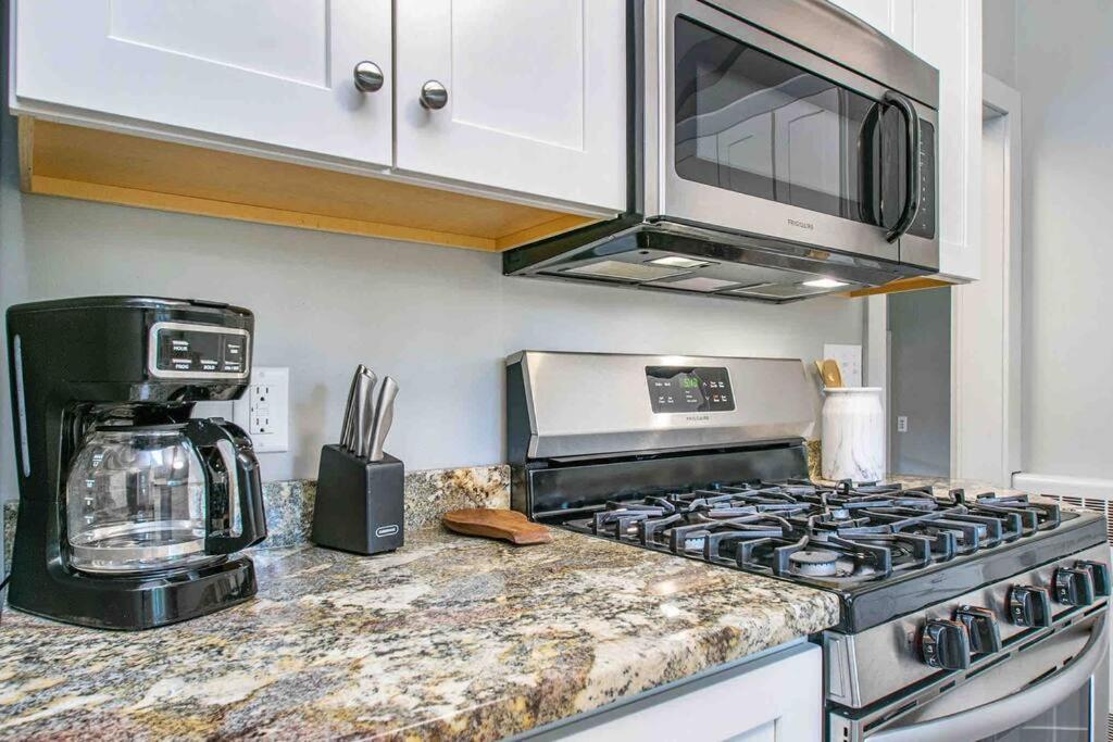Arrowhead Riverfront Kayaks/Patio 30 Min to ND! view 5