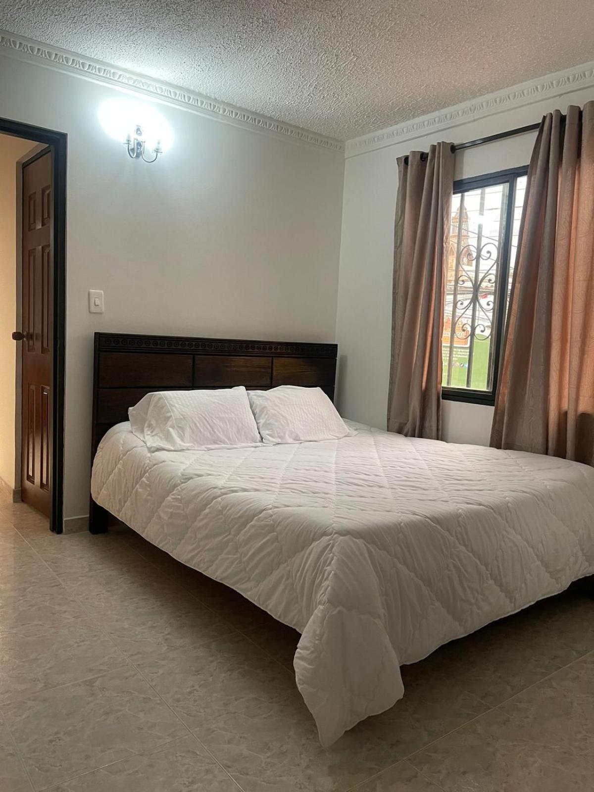 Apartamento para máximo 3 personas, habitación privada con cama doble , dos sofá cama, comodo, bonito, central, bien ubicado, en el centro de palmira