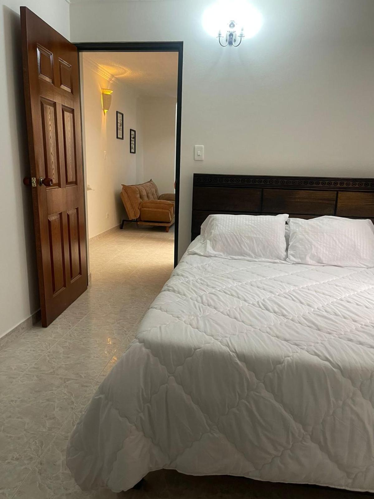 Apartamento para máximo 3 personas, habitación privada con cama doble , dos sofá cama, comodo, bonito, central, bien ubicado, en el centro de palmira
