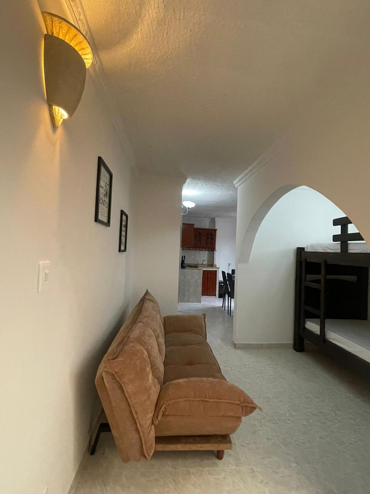 Apartamento para máximo 3 personas, habitación privada con cama doble , dos sofá cama, comodo, bonito, central, bien ubicado, en el centro de palmira