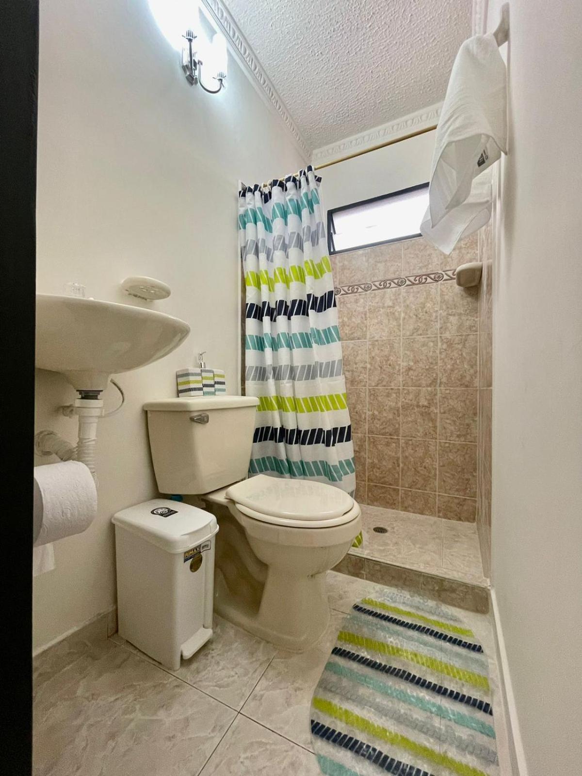 Apartamento para máximo 3 personas, habitación privada con cama doble , dos sofá cama, comodo, bonito, central, bien ubicado, en el centro de palmira