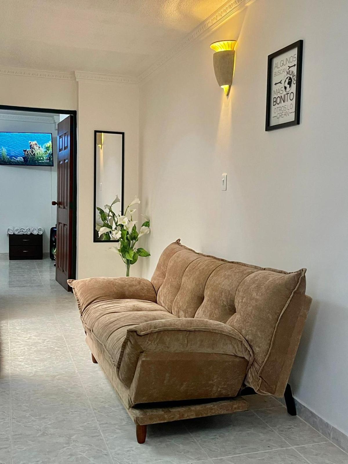 Apartamento para máximo 3 personas, habitación privada con cama doble , dos sofá cama, comodo, bonito, central, bien ubicado, en el centro de palmira