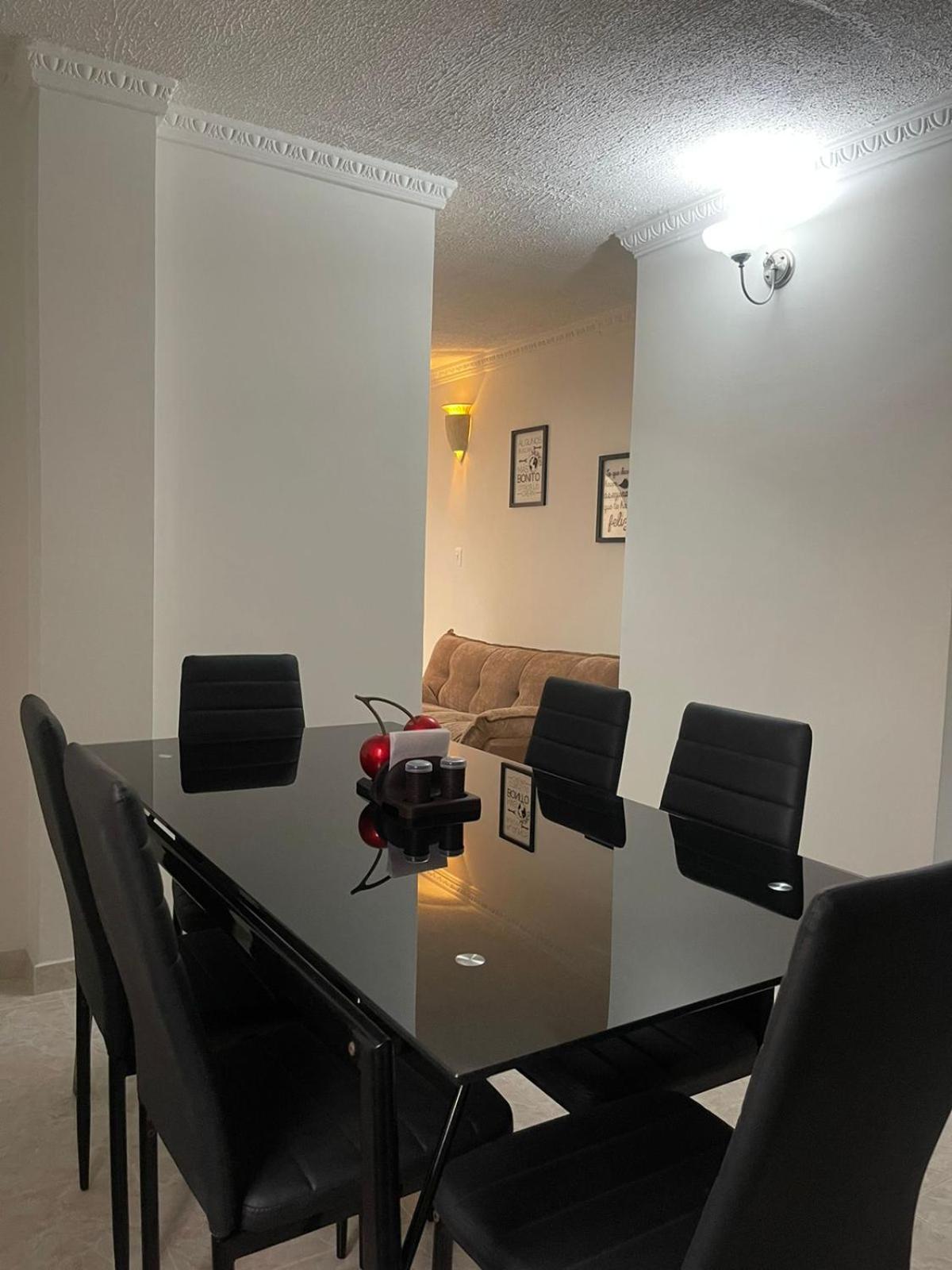 Apartamento para máximo 3 personas, habitación privada con cama doble , dos sofá cama, comodo, bonito, central, bien ubicado, en el centro de palmira