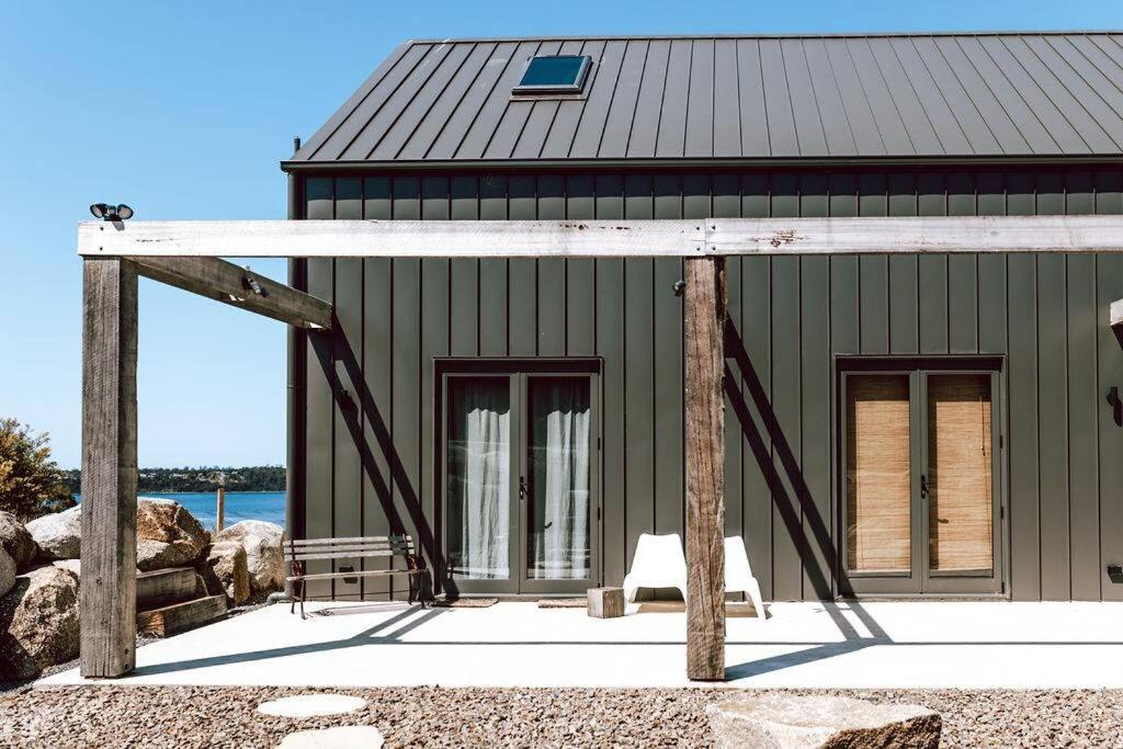 The Barn - Georges Bay, St Helens