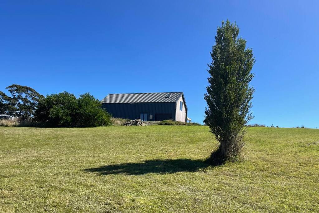 The Barn - Georges Bay, St Helens