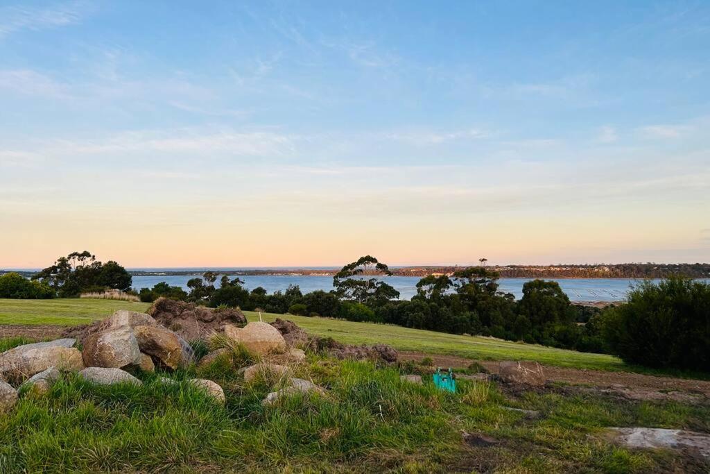 The Barn - Georges Bay, St Helens