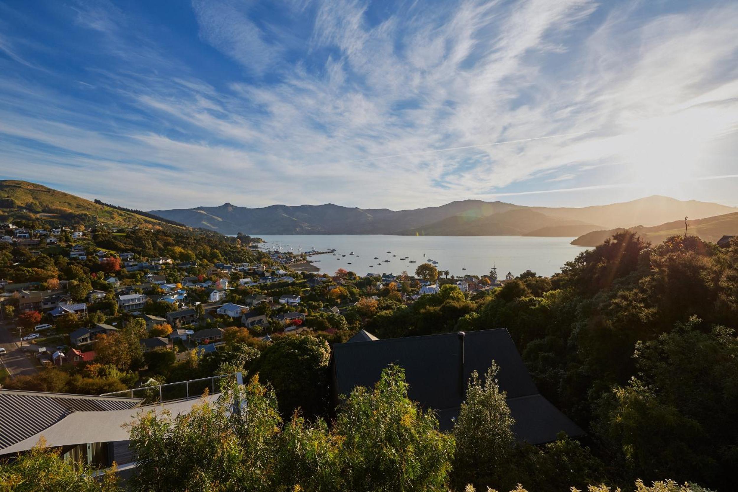 Akaroa holiday home spacious and quiet with stunning harbour views and close to town