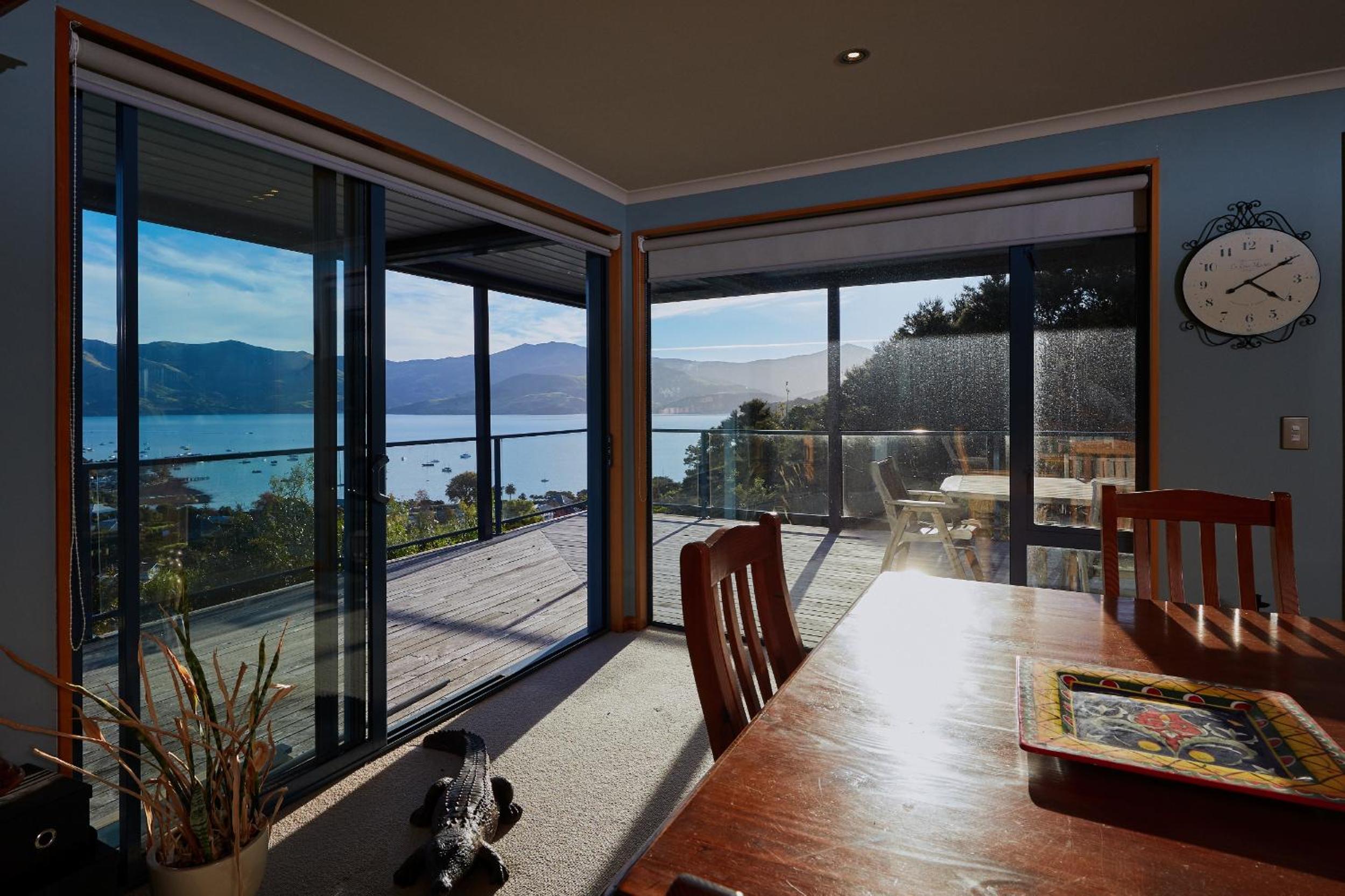 Akaroa holiday home spacious and quiet with stunning harbour views and close to town