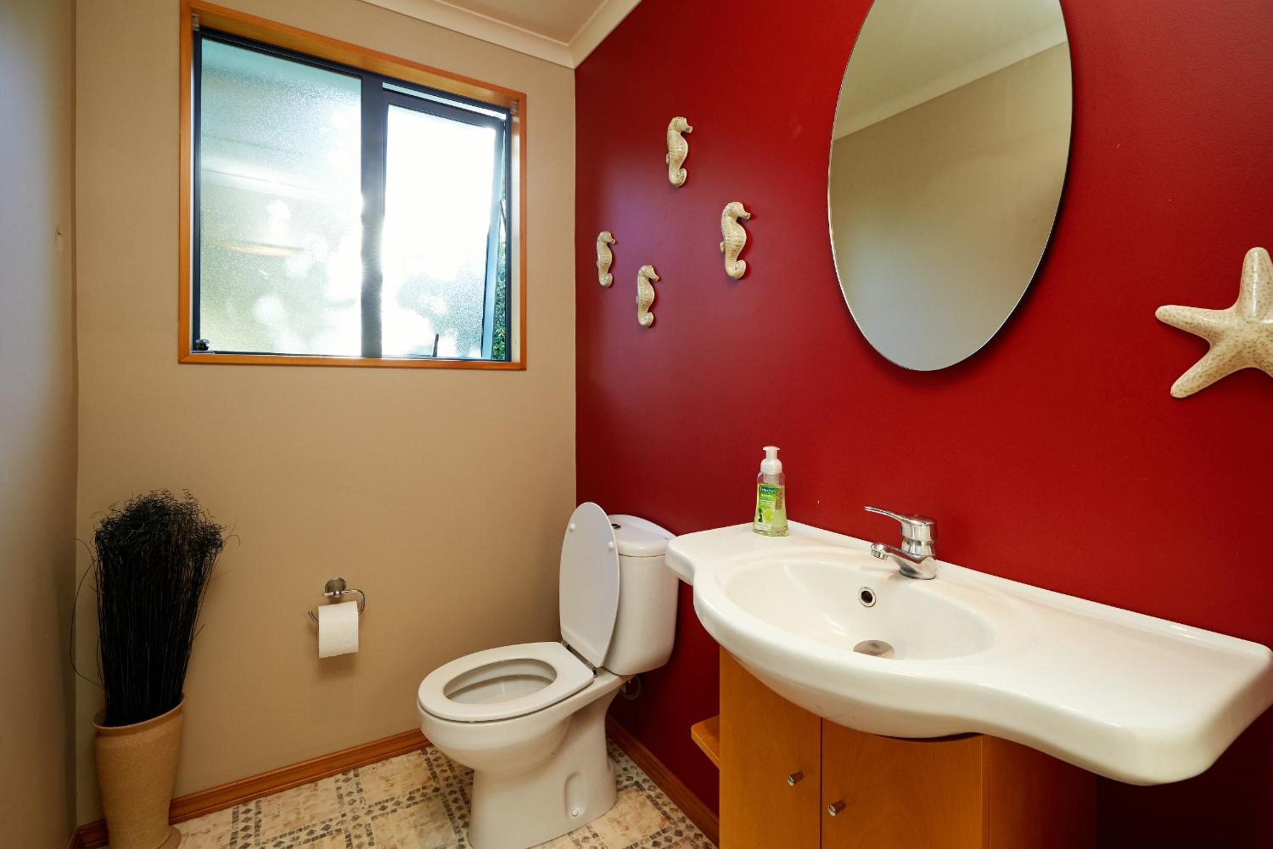 Akaroa holiday home spacious and quiet with stunning harbour views and close to town