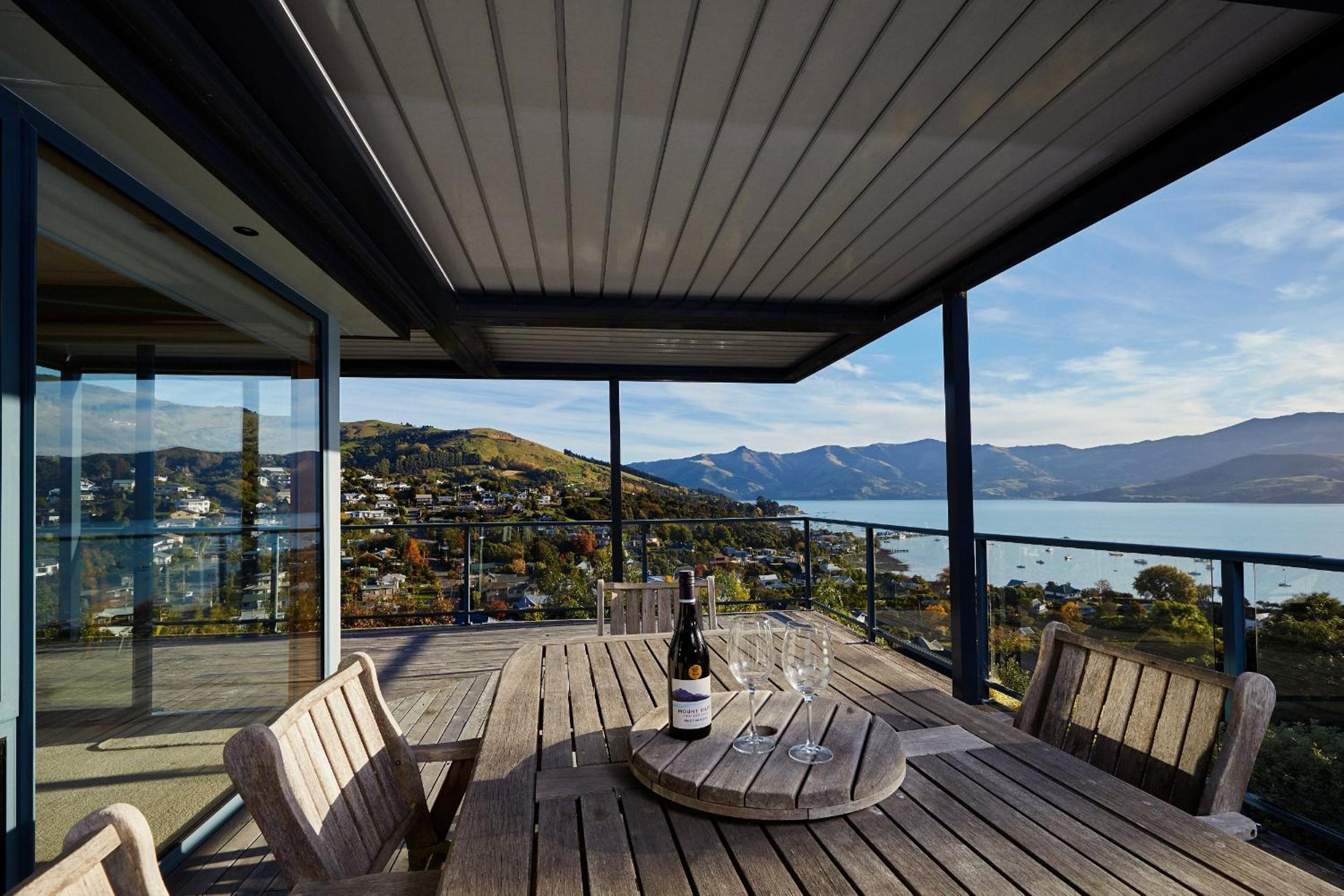 Akaroa holiday home spacious and quiet with stunning harbour views and close to town