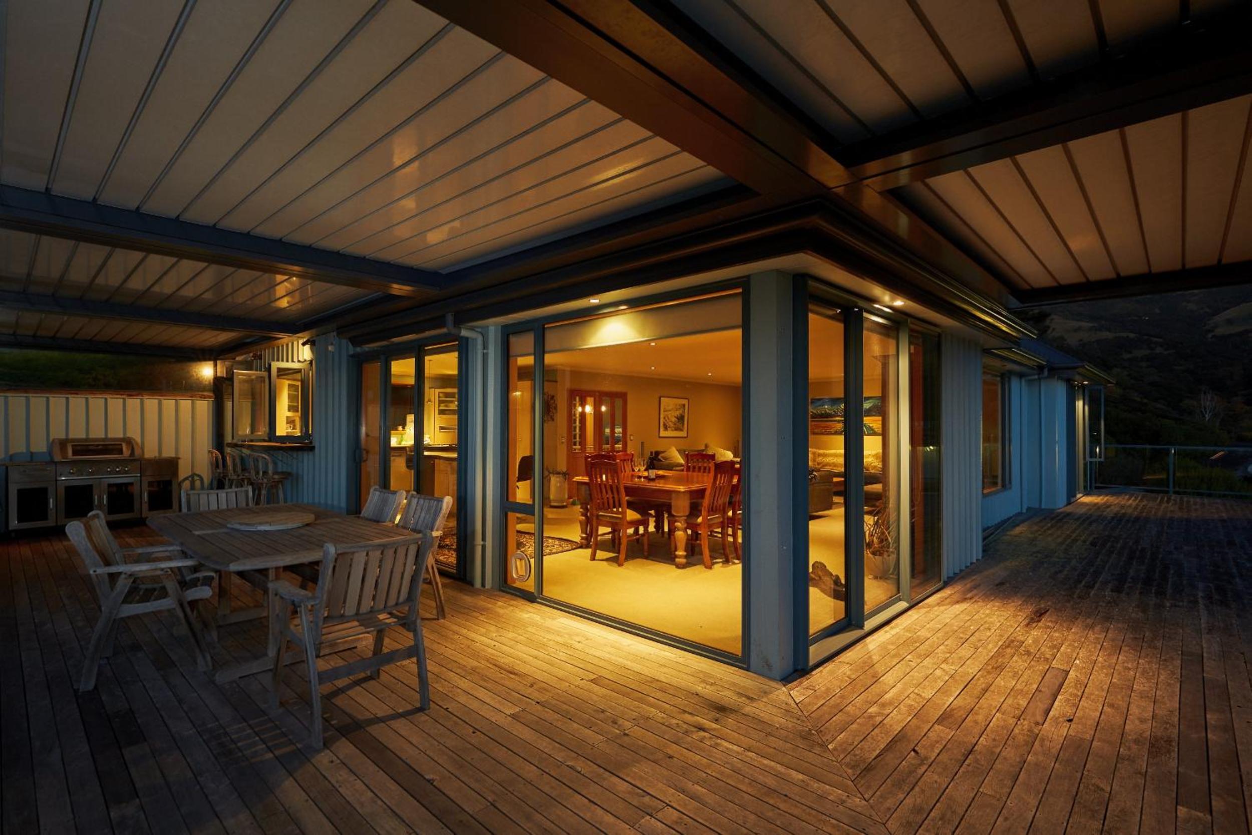 Akaroa holiday home spacious and quiet with stunning harbour views and close to town