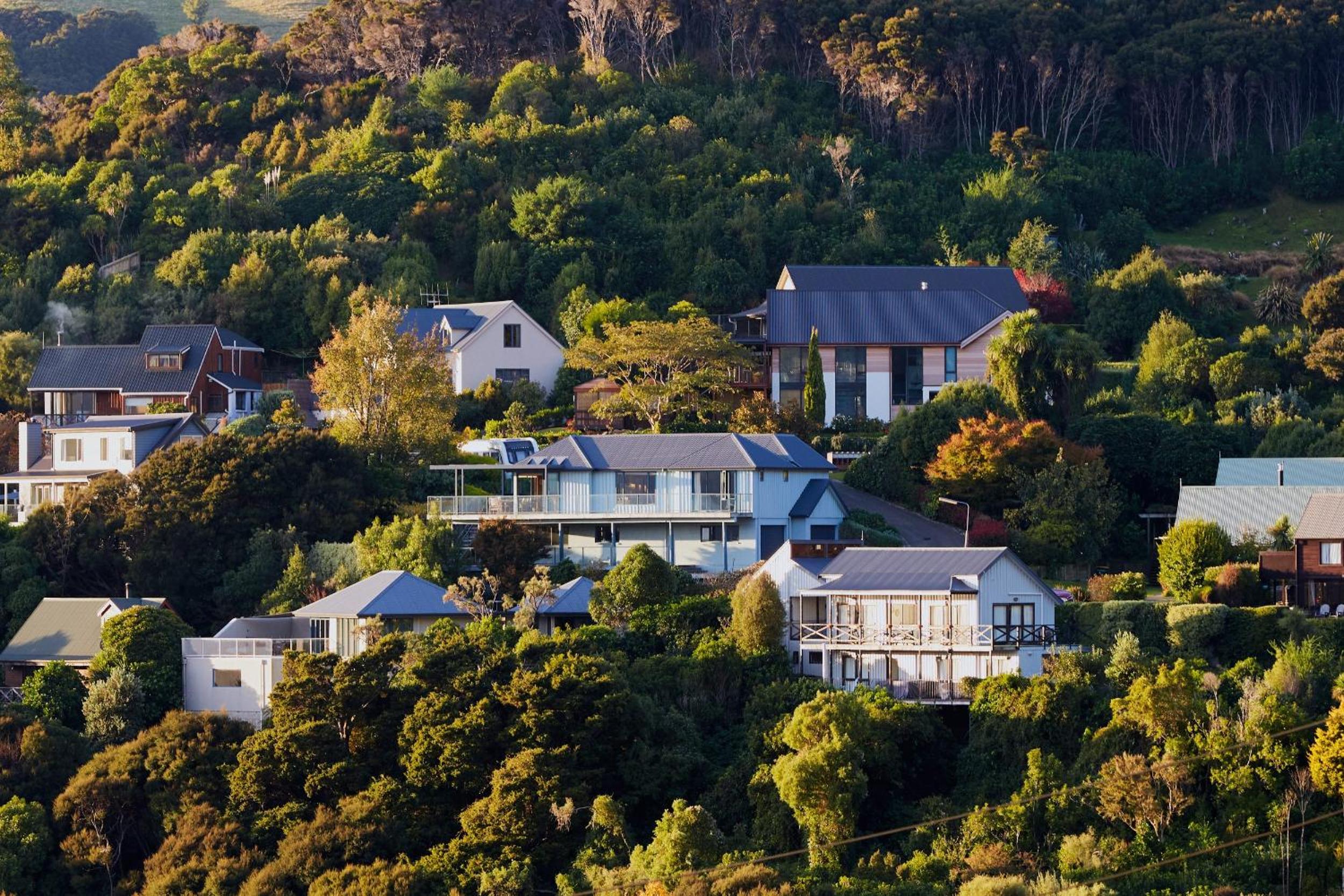 Akaroa holiday home spacious and quiet with stunning harbour views and close to town