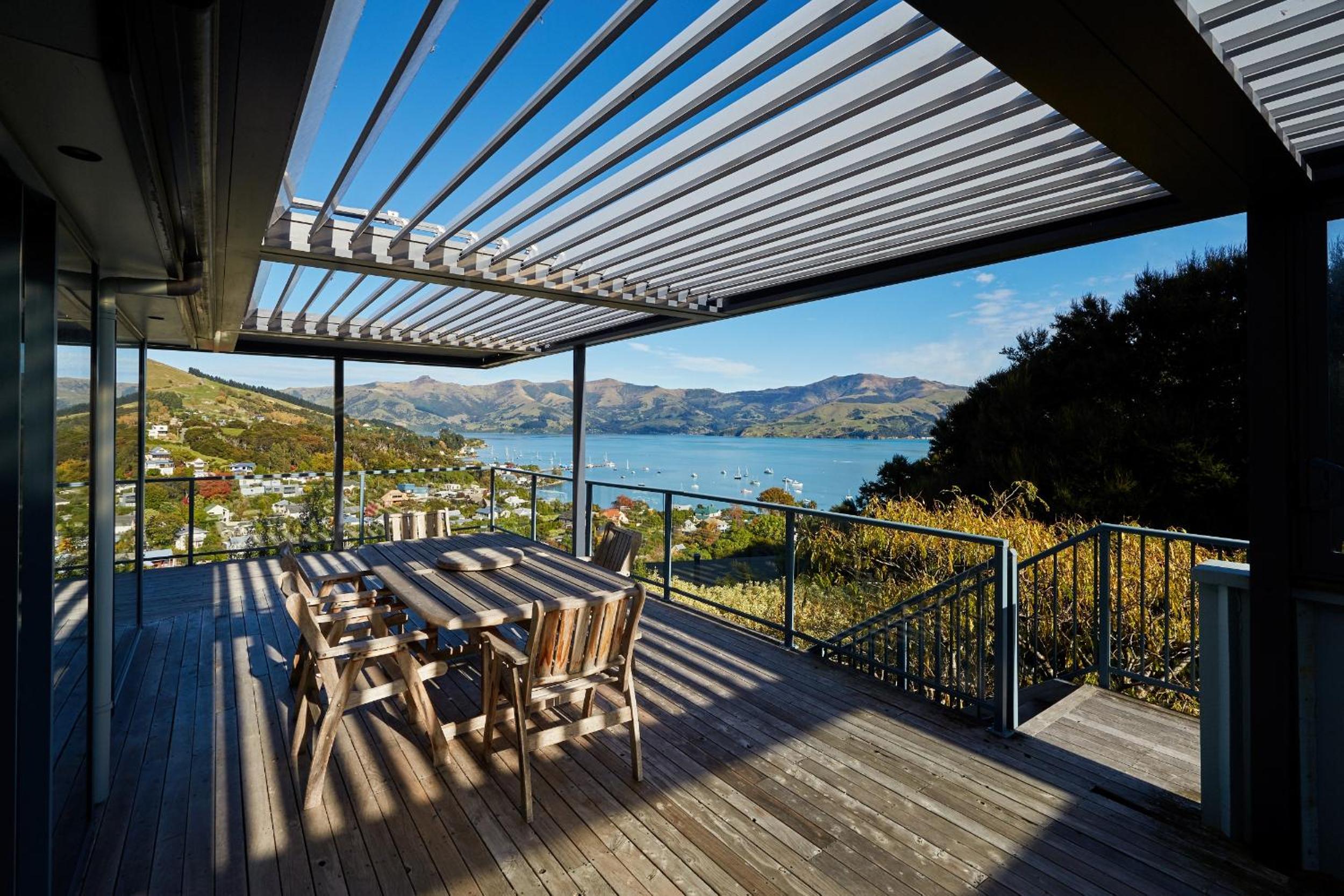 Akaroa holiday home spacious and quiet with stunning harbour views and close to town