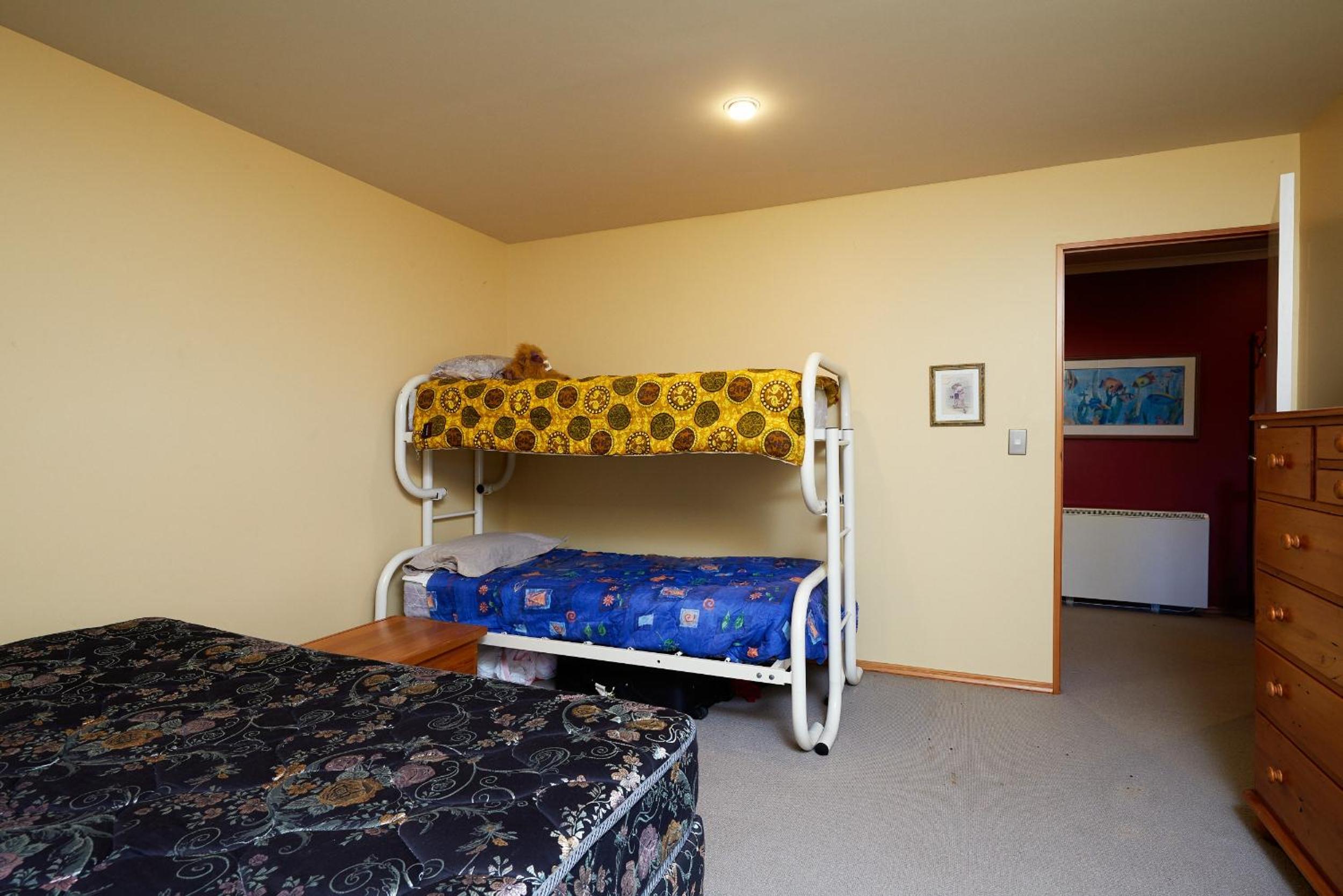 Akaroa holiday home spacious and quiet with stunning harbour views and close to town
