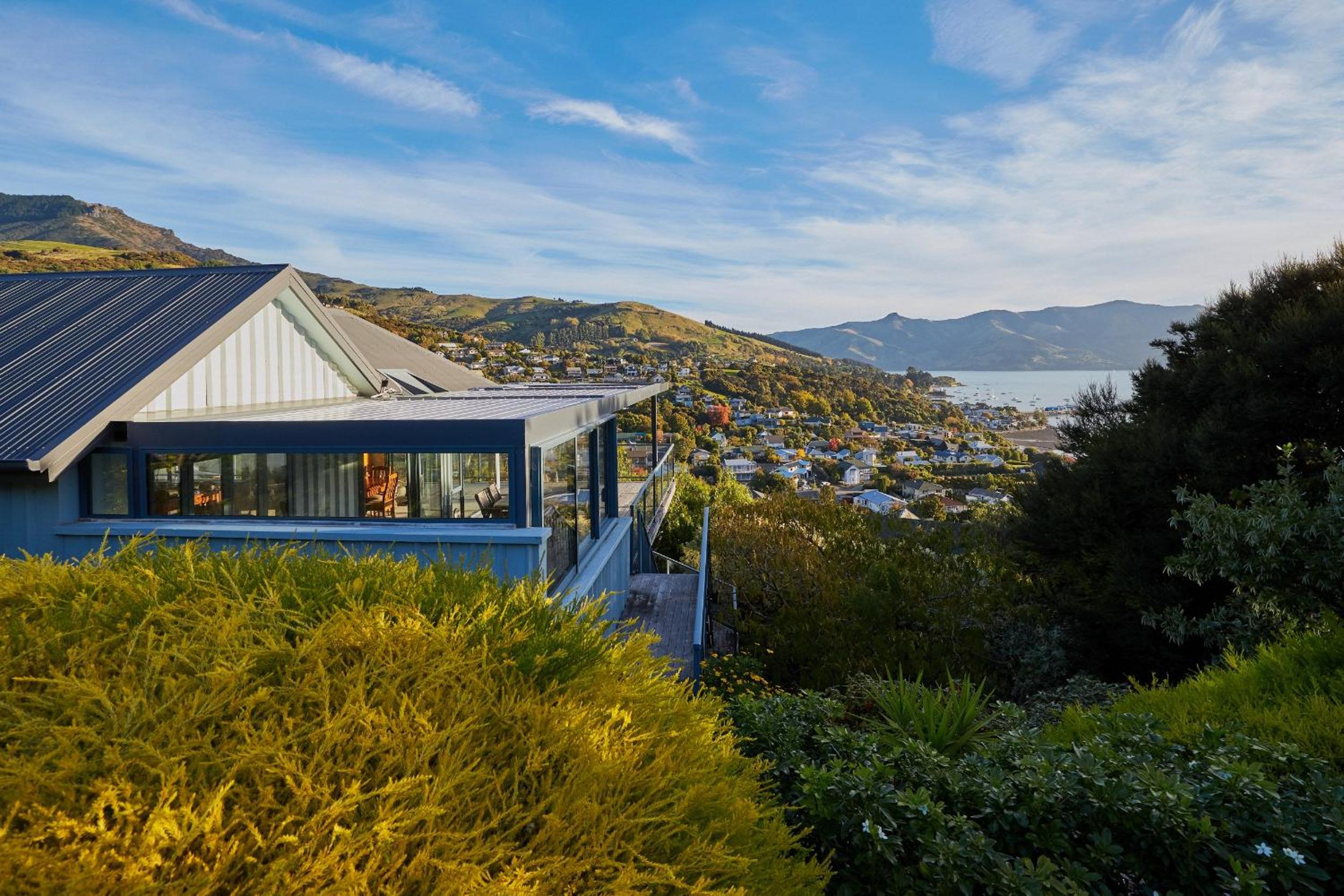 Akaroa holiday home spacious and quiet with stunning harbour views and close to town