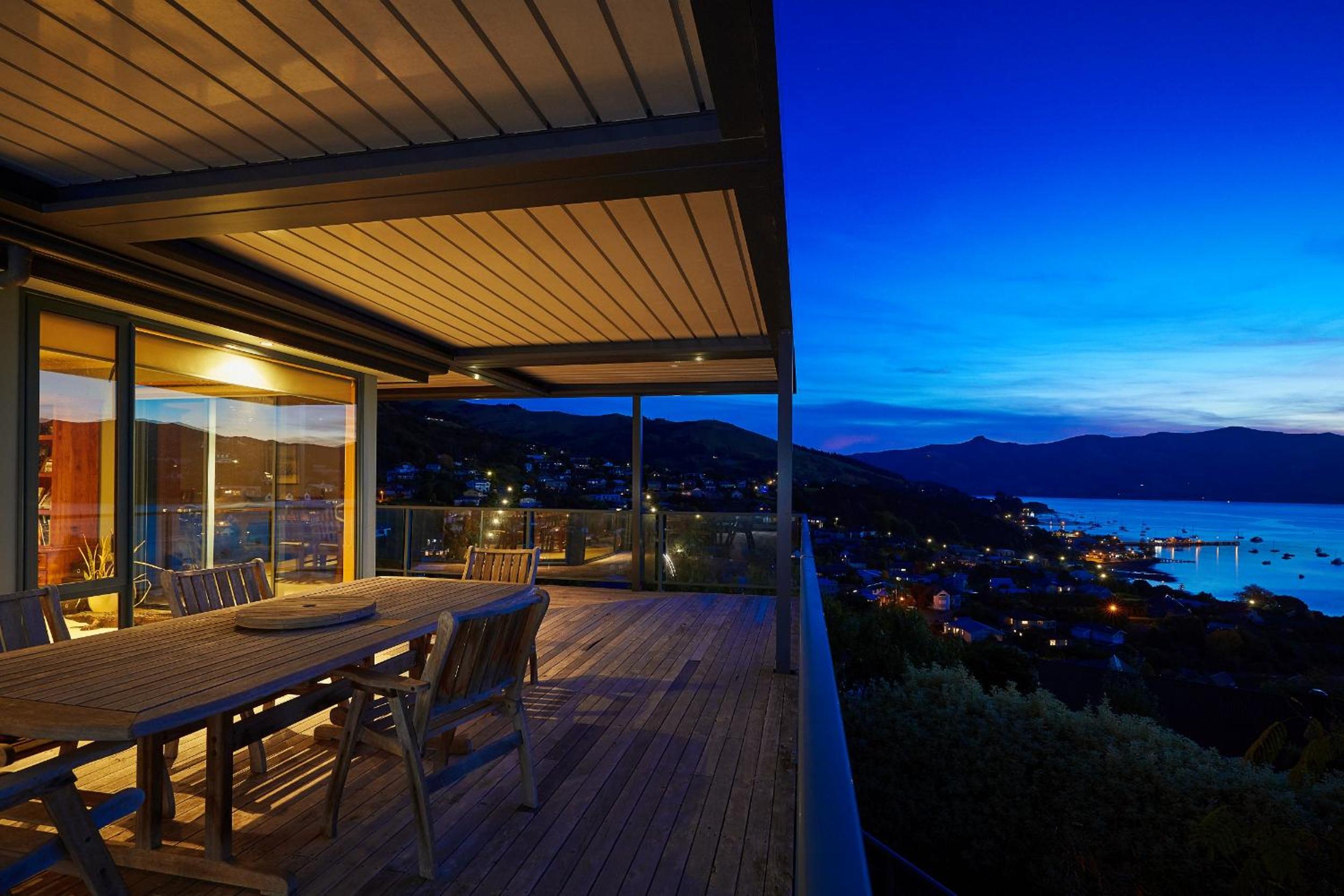 Akaroa holiday home spacious and quiet with stunning harbour views and close to town