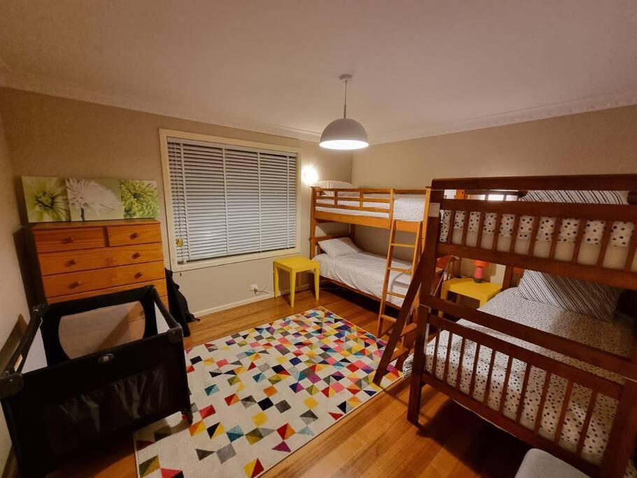 Two Pines, whole home in Tullamarine near airport!