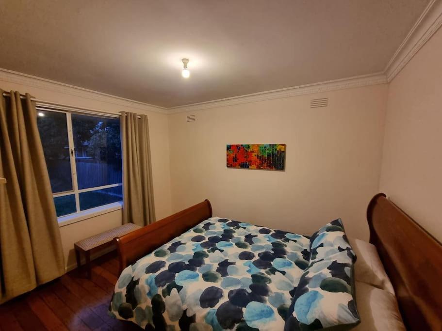 Two Pines, whole home in Tullamarine near airport!